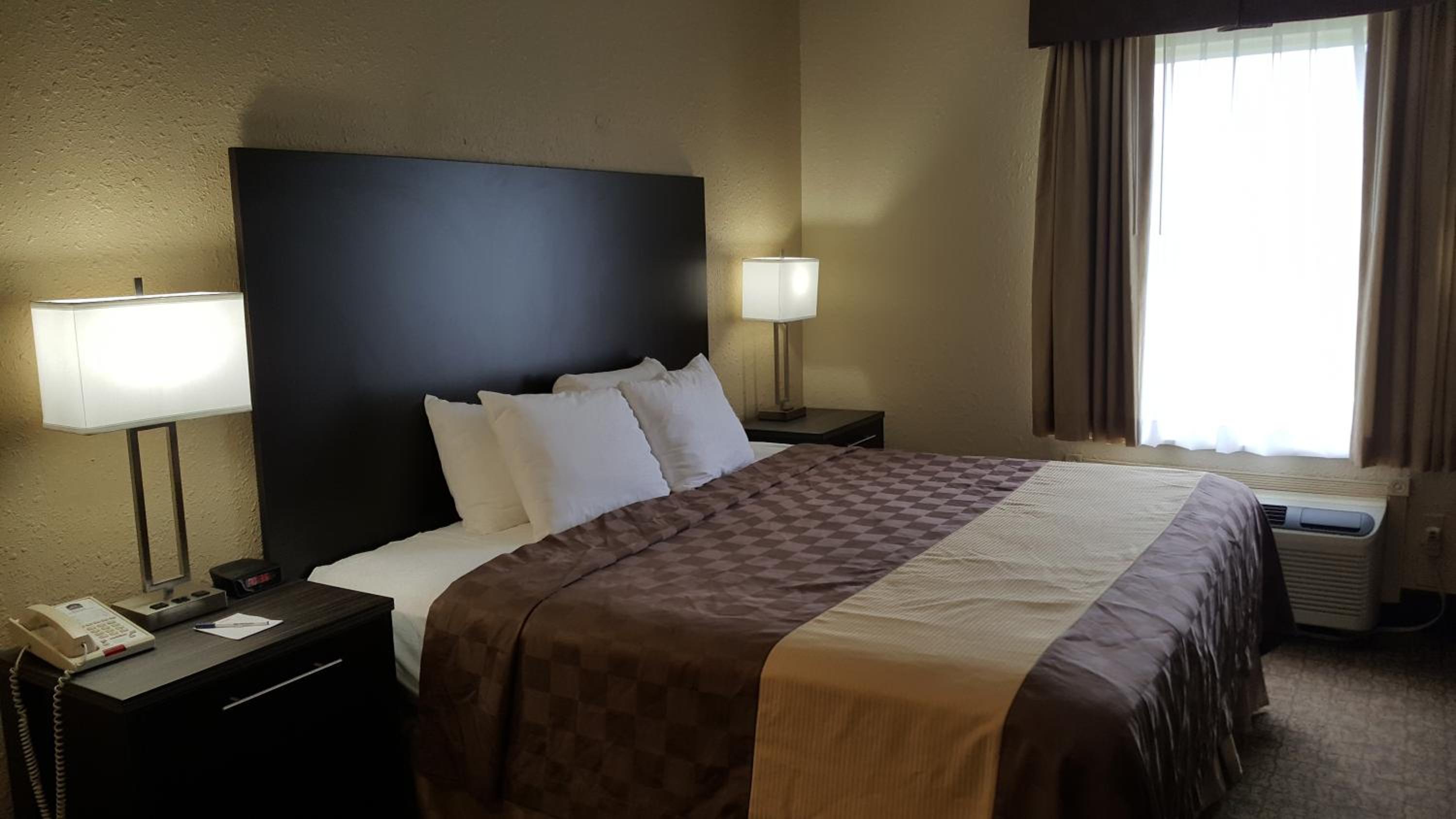 King Room - Non-Smoking - Photo 15
