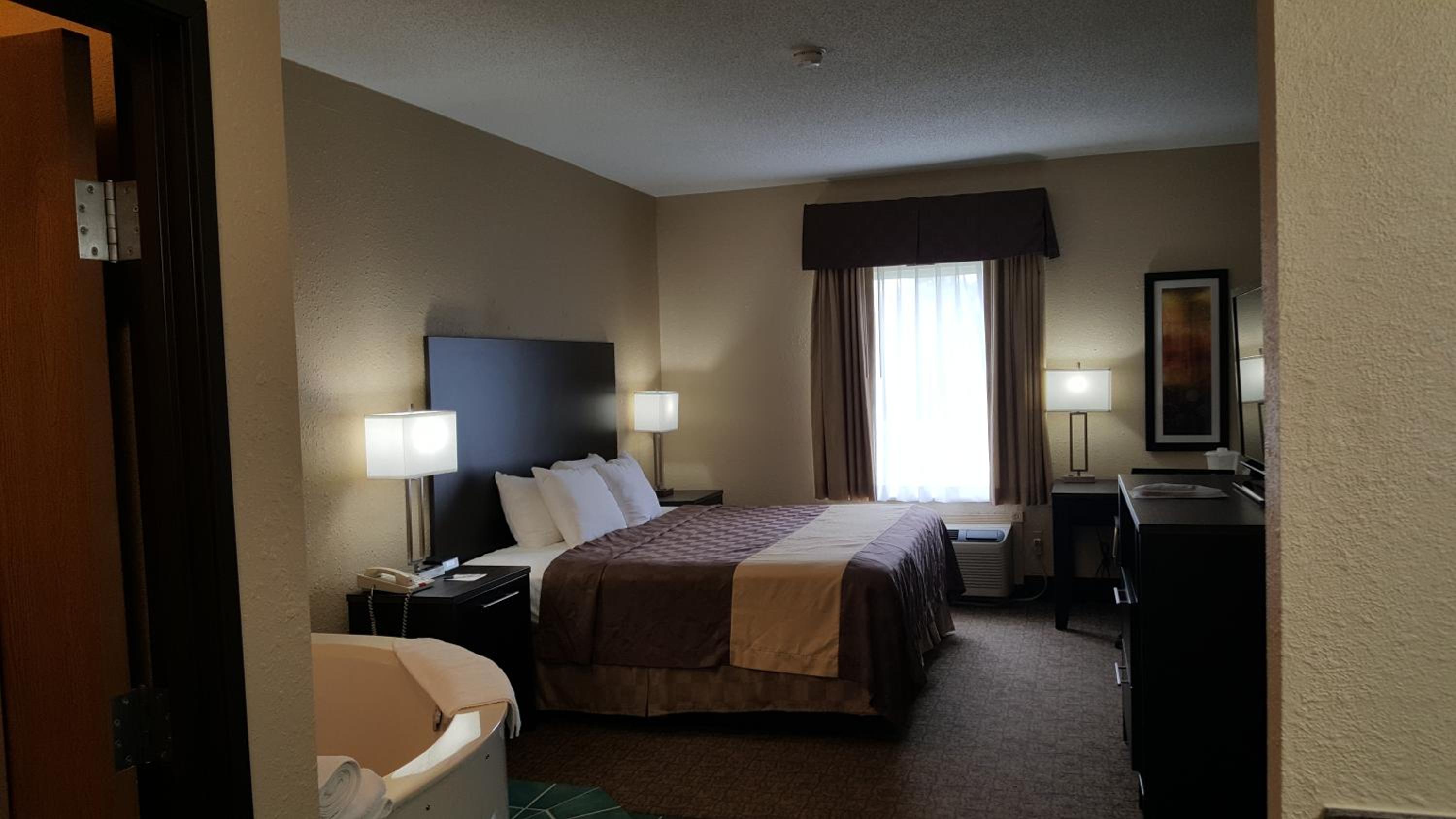 King Suite with Spa Bath - Non-Smoking - Photo 12