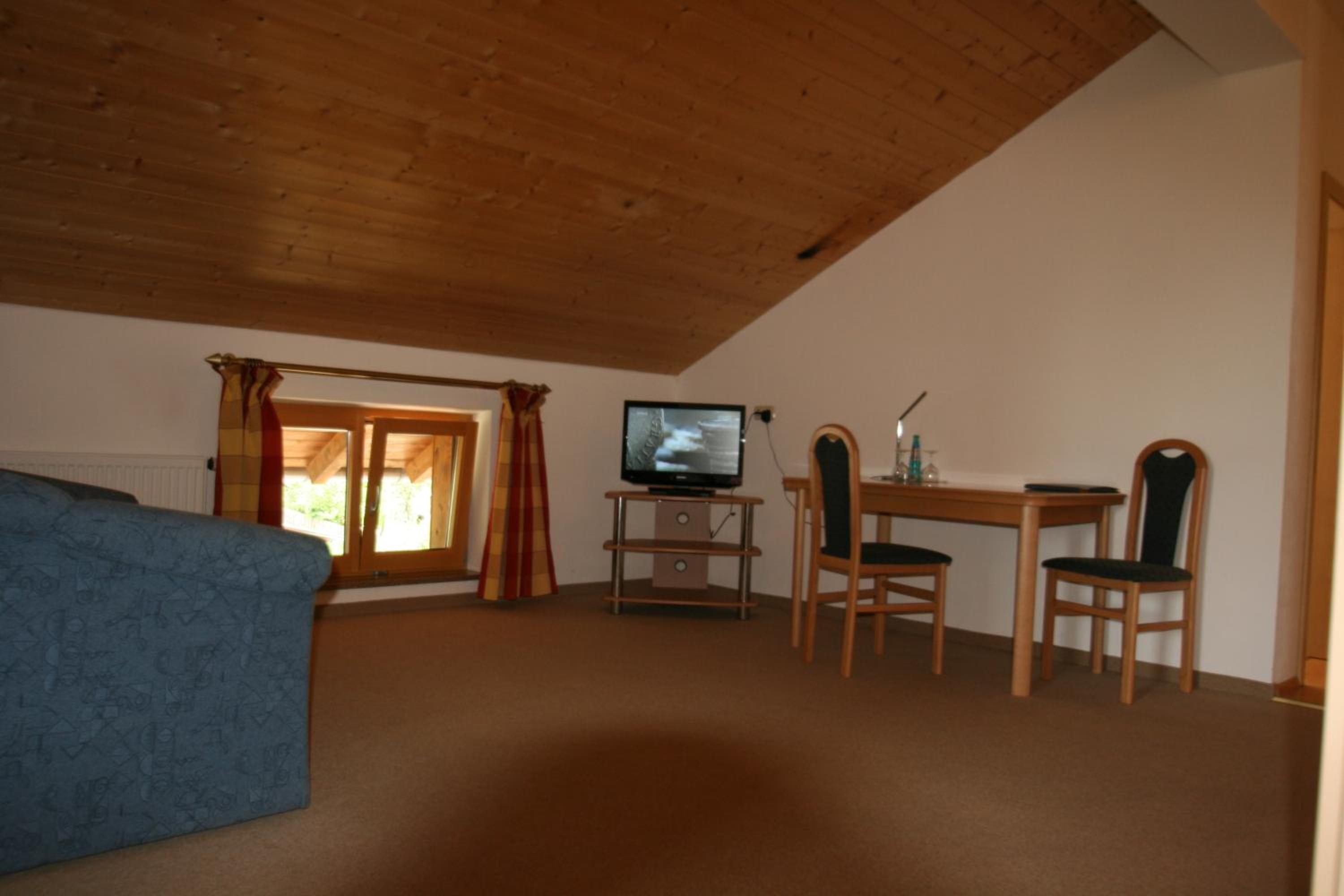 Apartment with Balcony photo 3