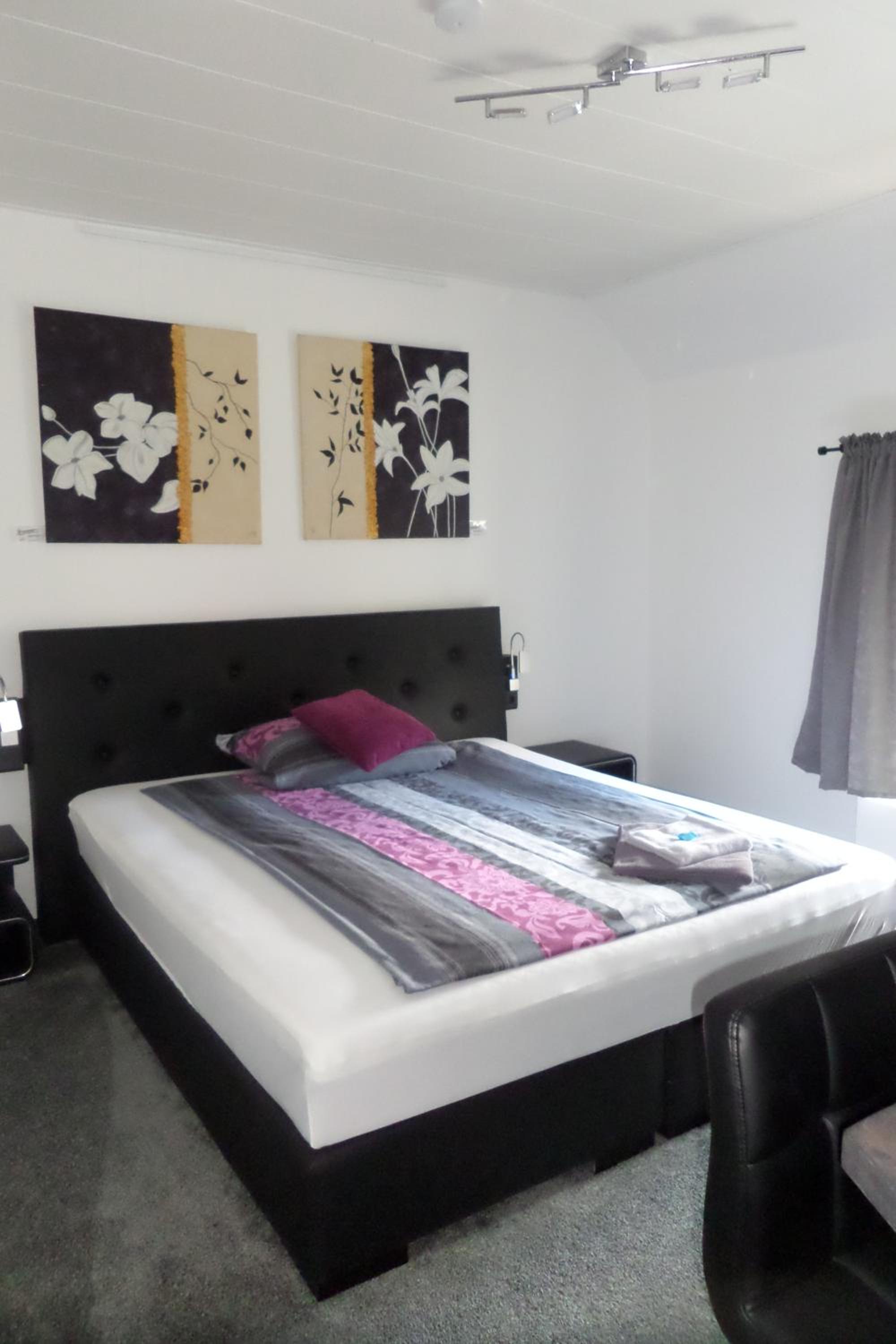 Double Room with Private Bathroom - Photo 1
