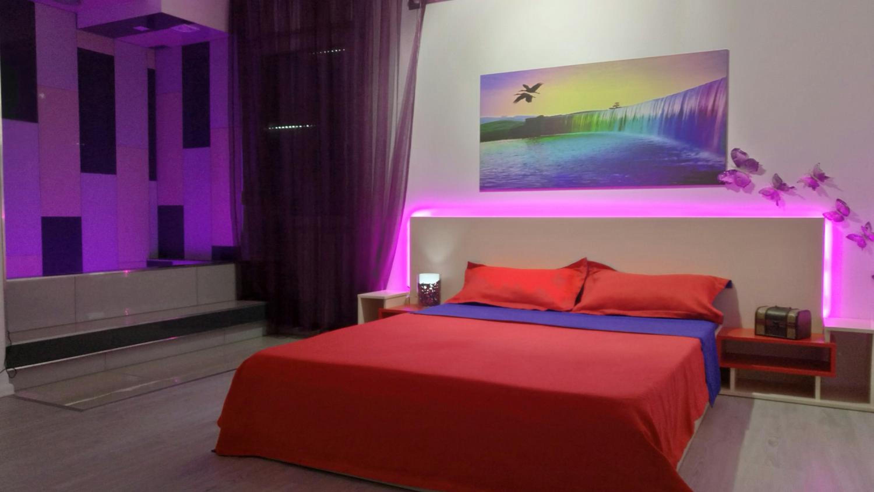 Deluxe Double Room with Bath - Photo 8