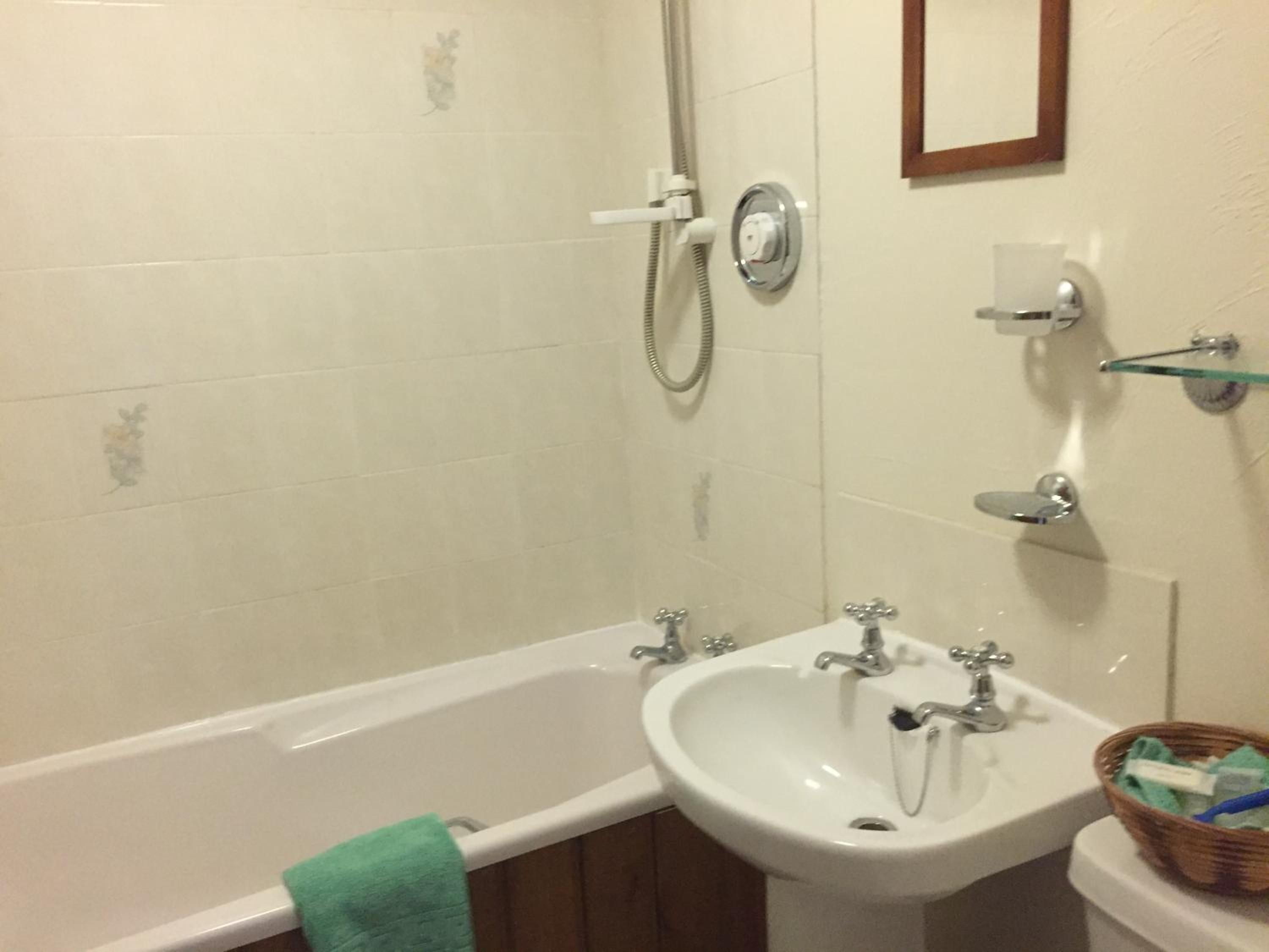 Twin Room - Photo 4