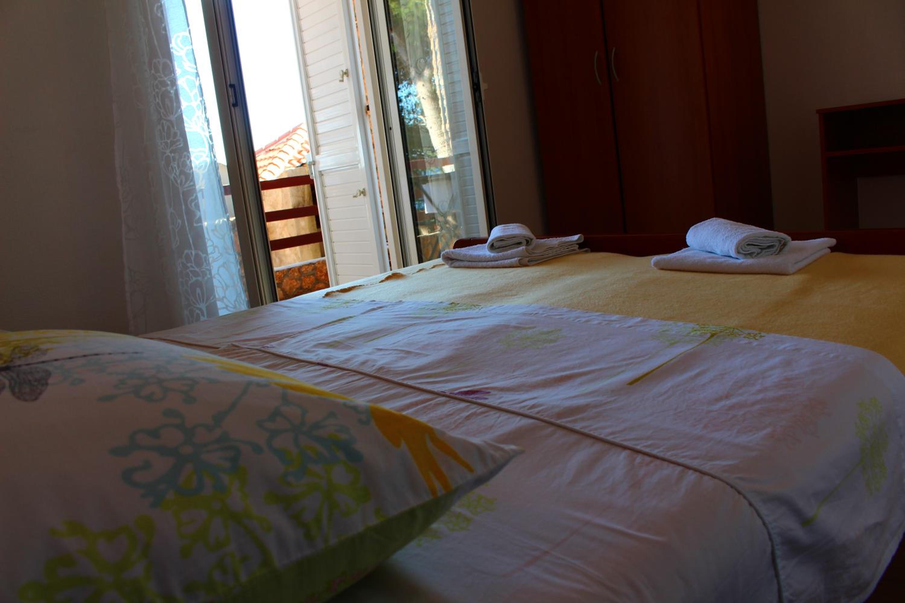 Studio (2 Adults)