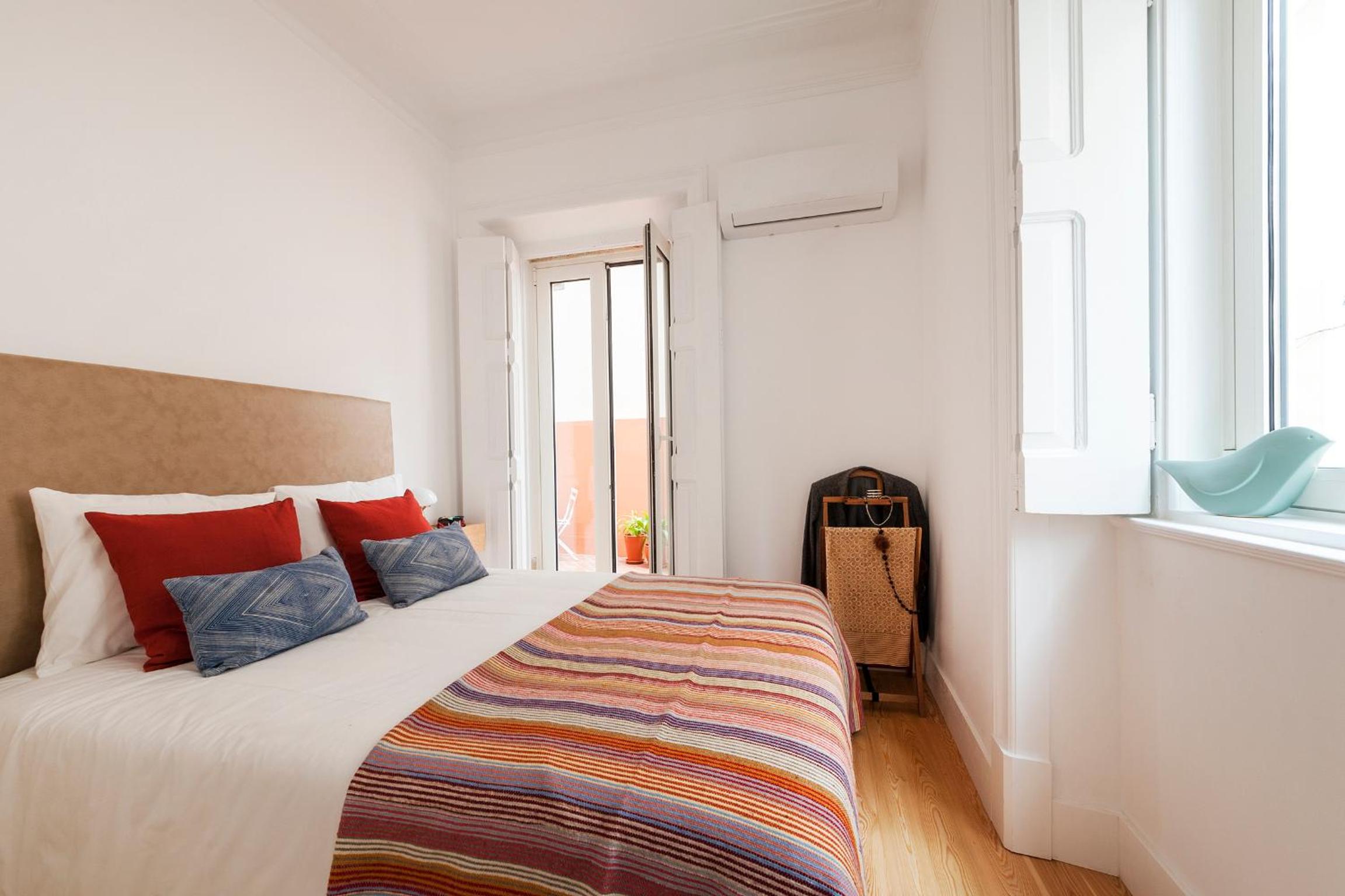 Apartment with Balcony - Photo 21
