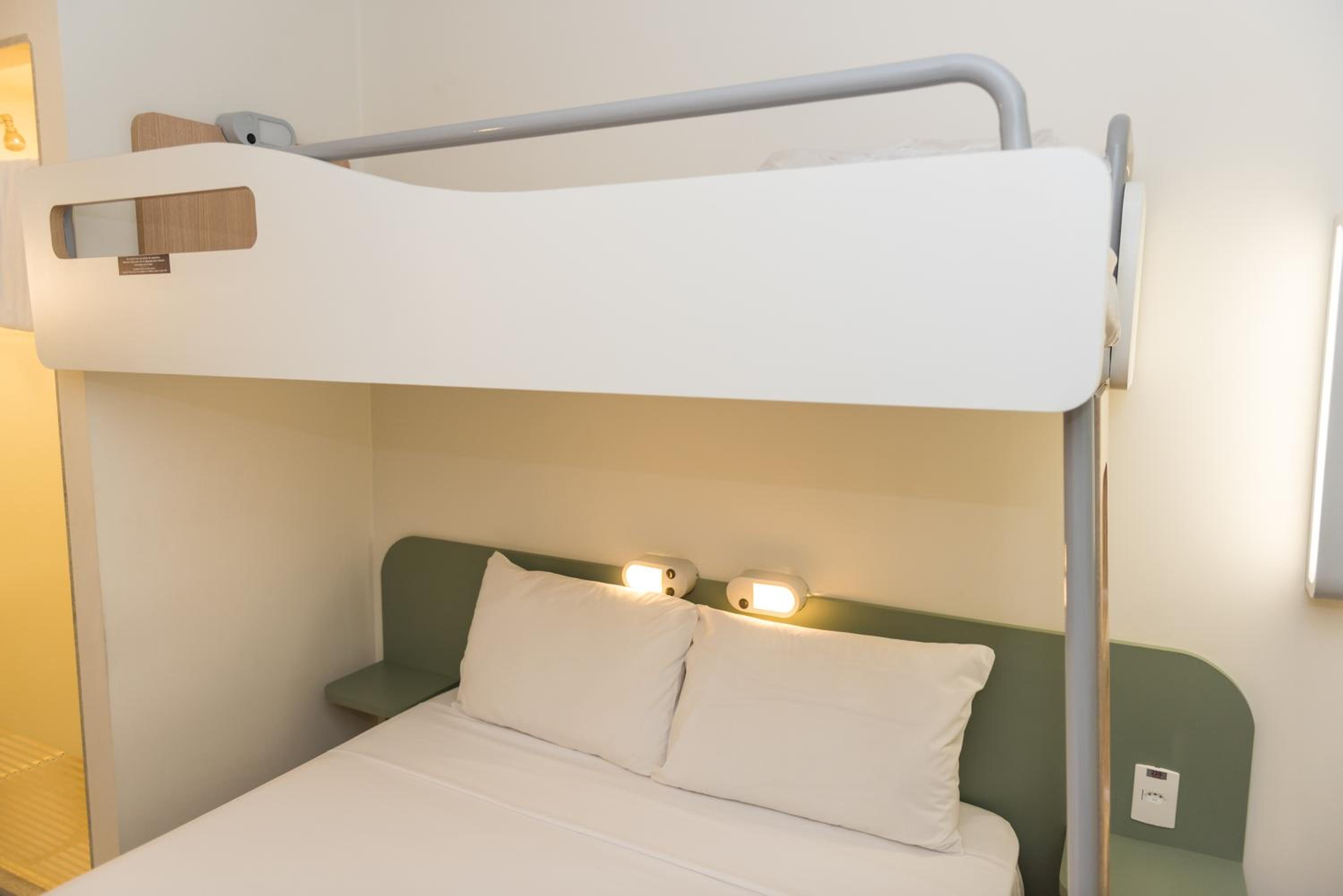 Standard Double Room with One Bunk Bed photo 1