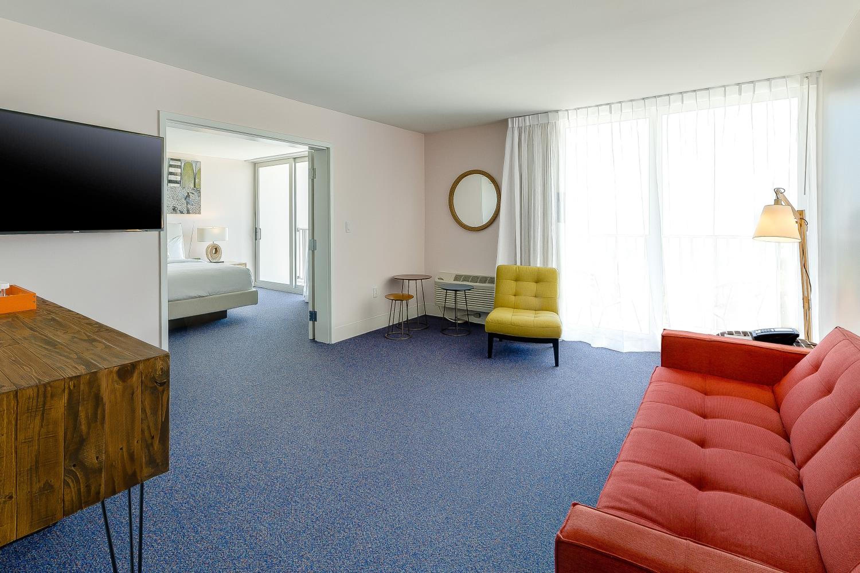 One-Bedroom King Suite - Photo 4