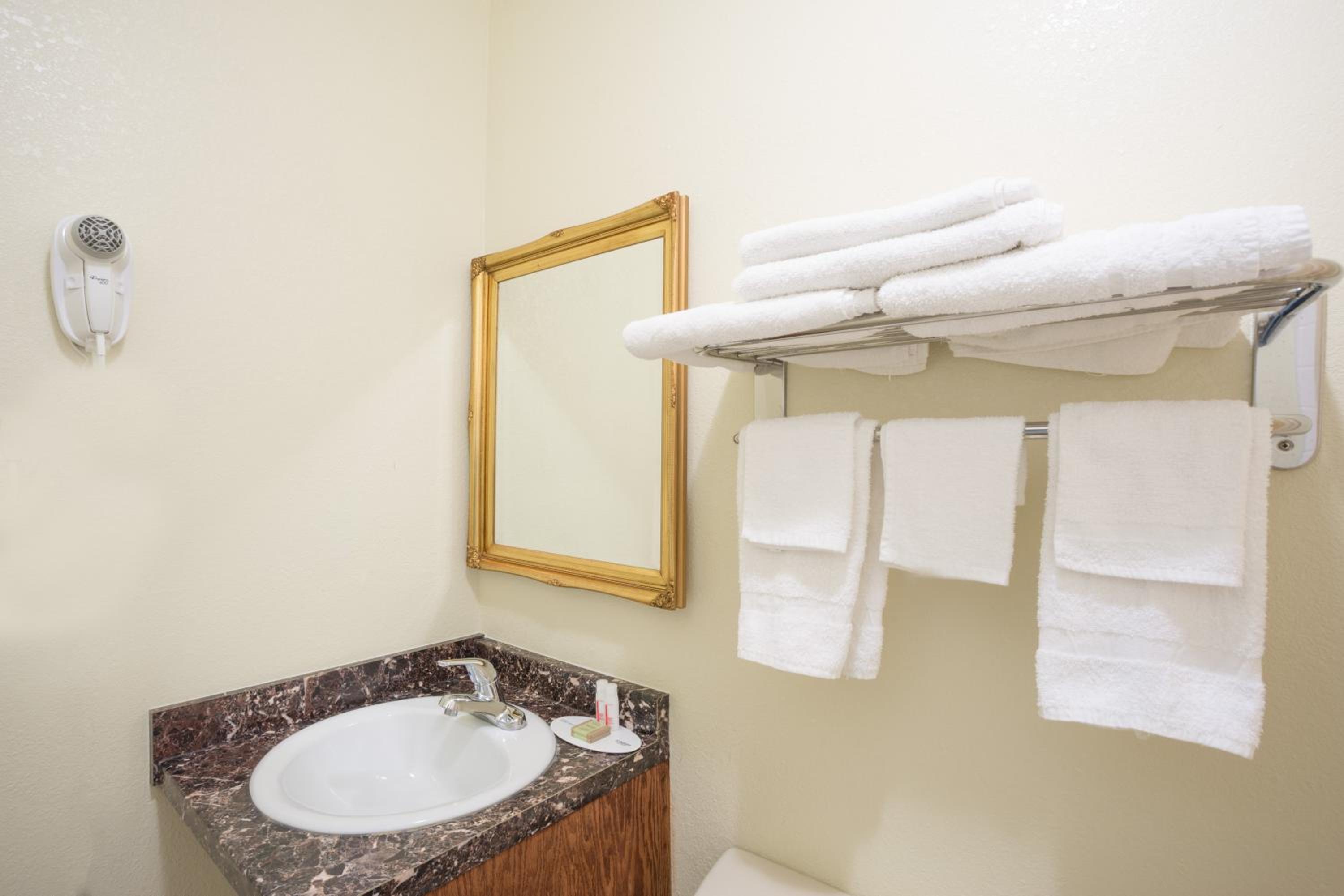 Queen Room - Non-Smoking, photo 7