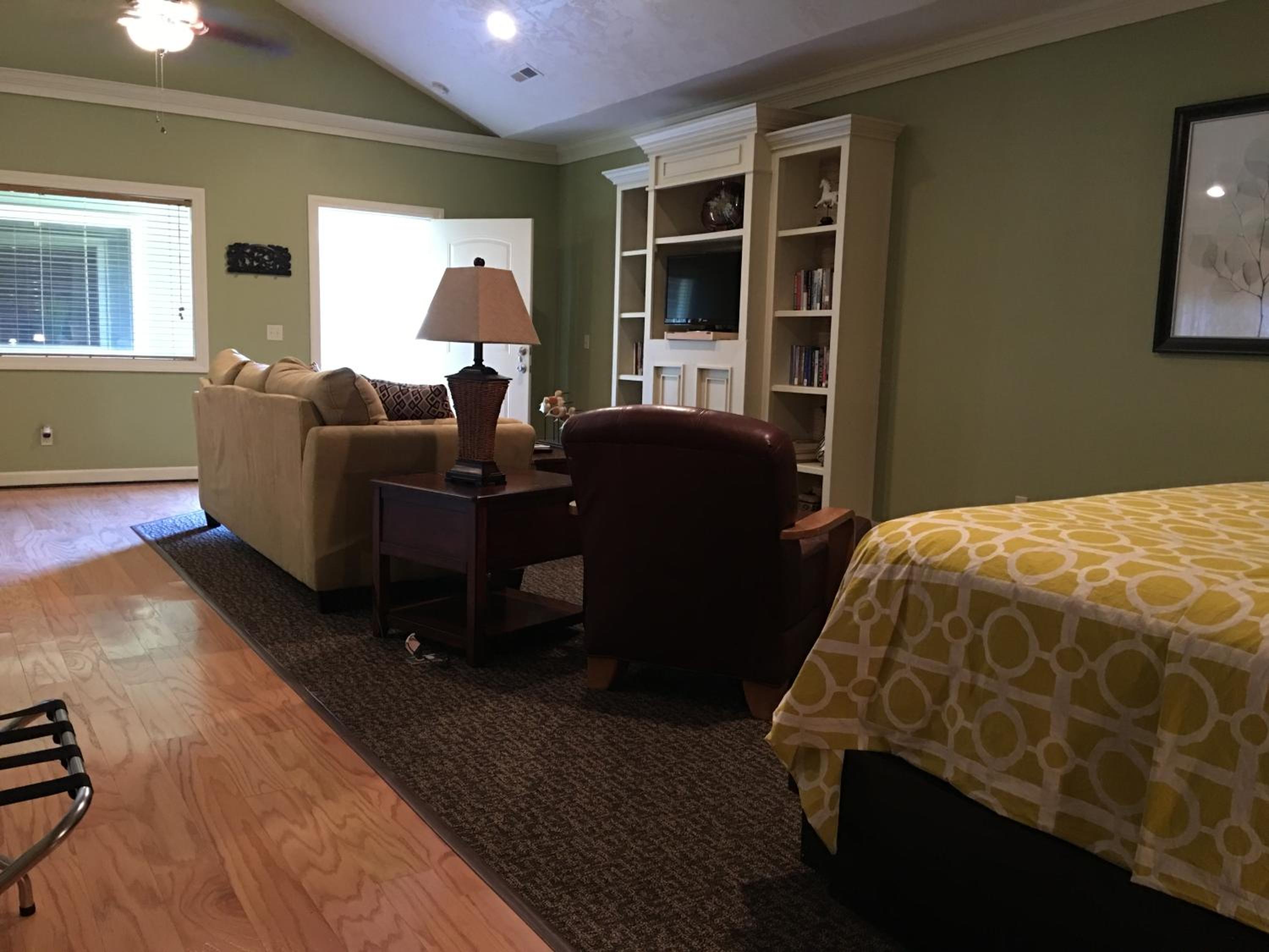 Deluxe Suite - Photo 3