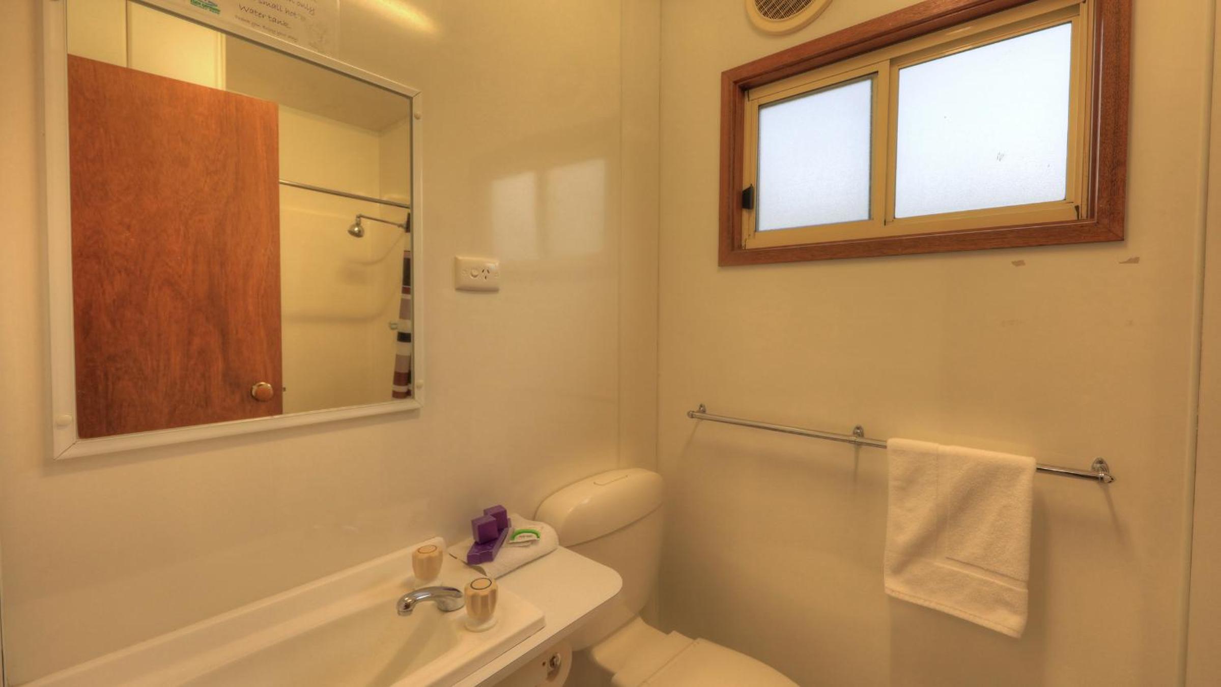 Eden Monaro Two-Bedroom Villa - Pet Friendly (6 Guests) photo 3