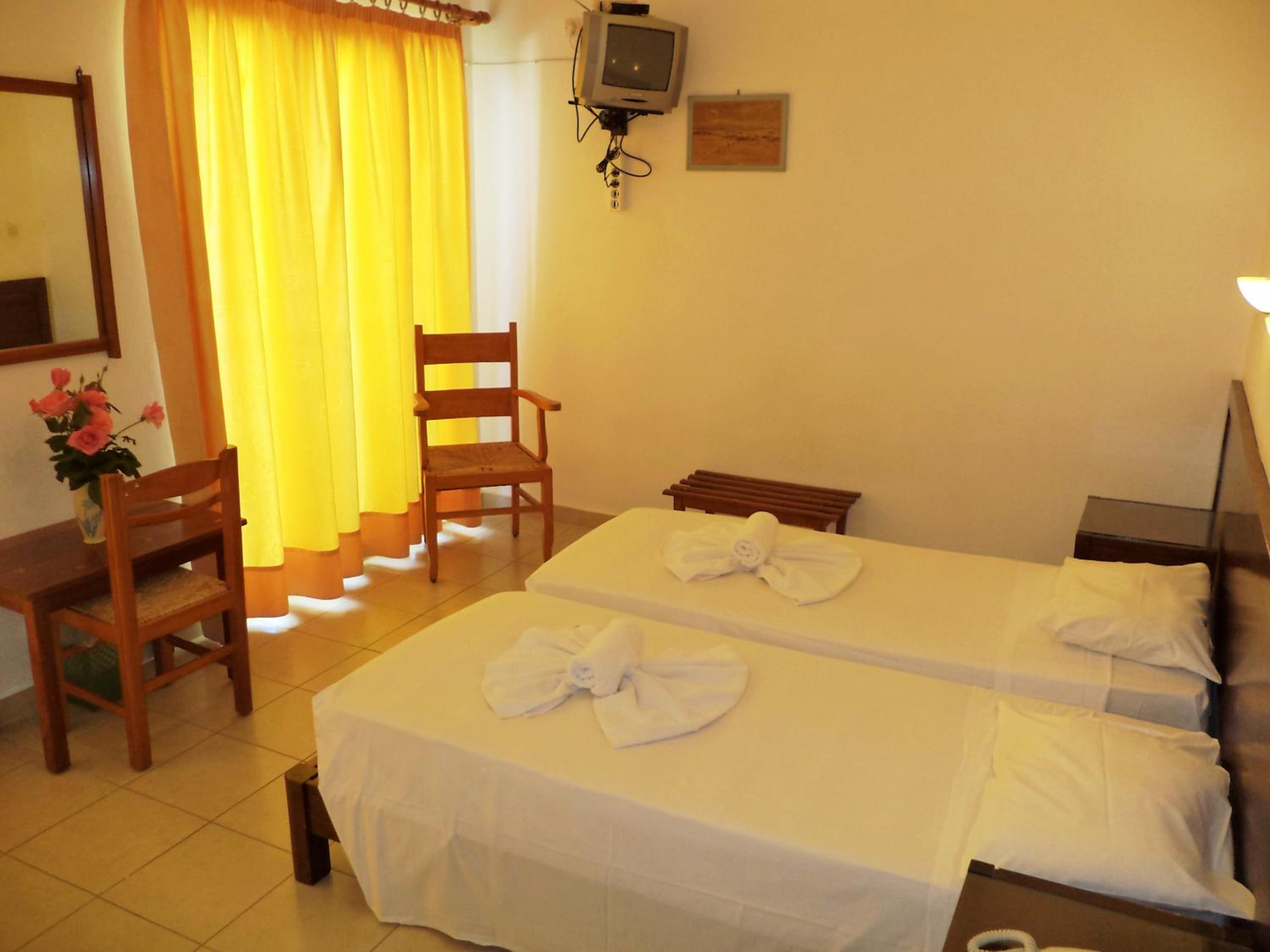 Double or Twin Room - Photo 12