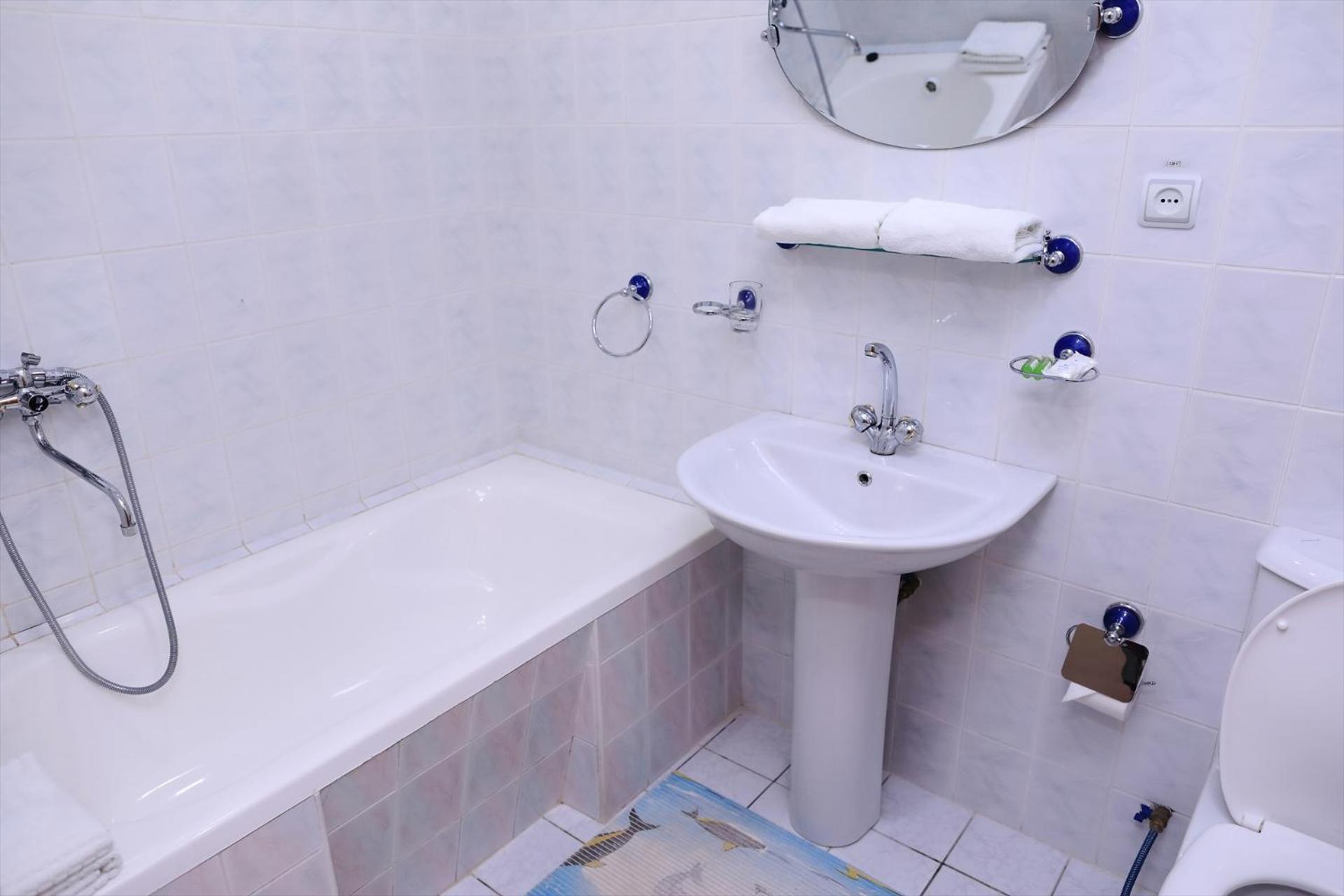Single Room with Bathroom photo 2