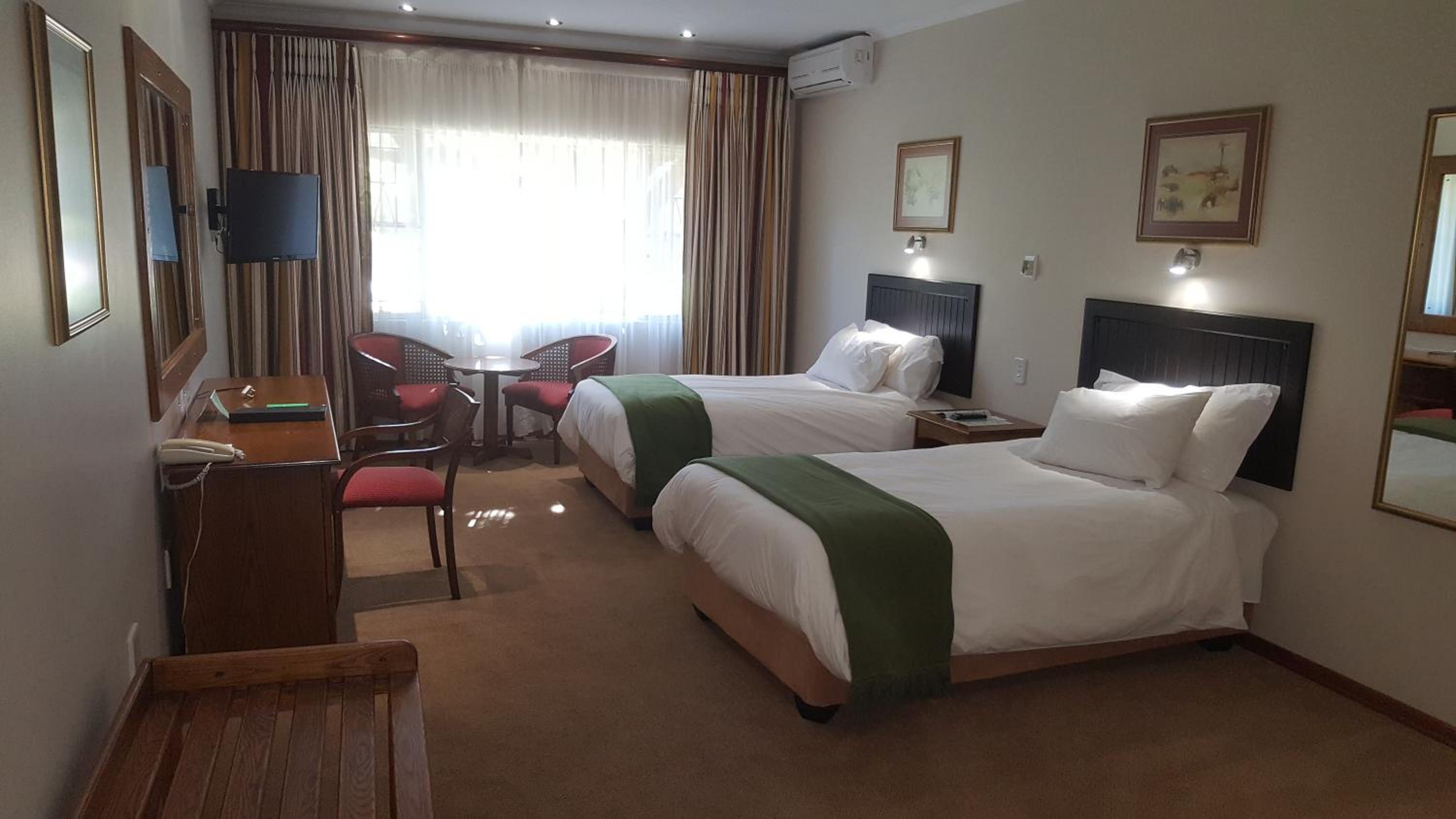 SUPERIOR QUEEN ROOM WITH GARDEN VIEW photo 2