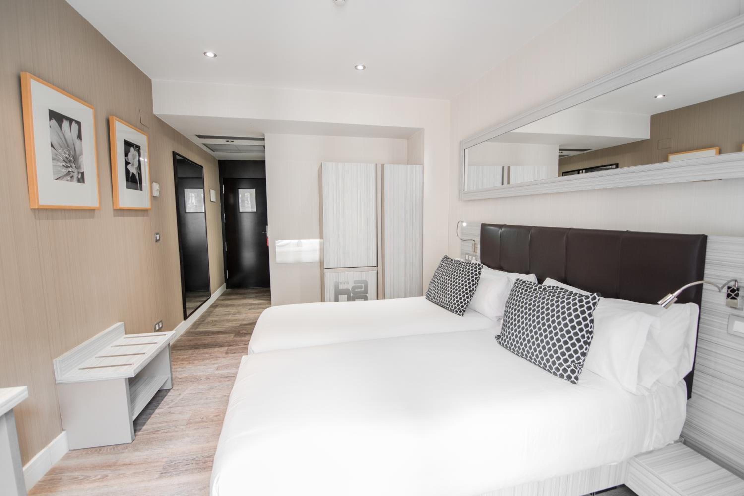 Double or Twin Room (1-2 Adults) - Photo 1