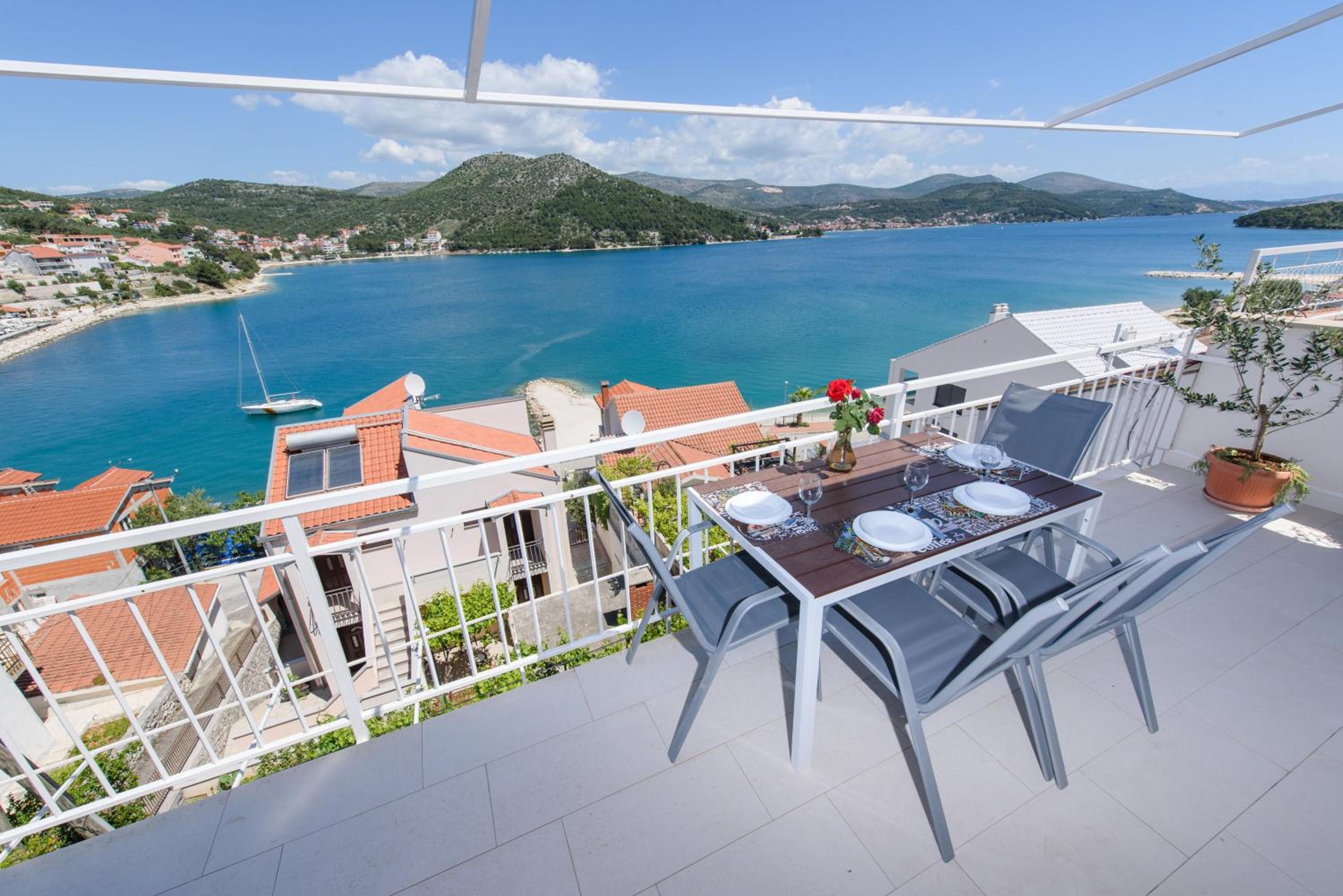 Apartment with Sea View photo 2