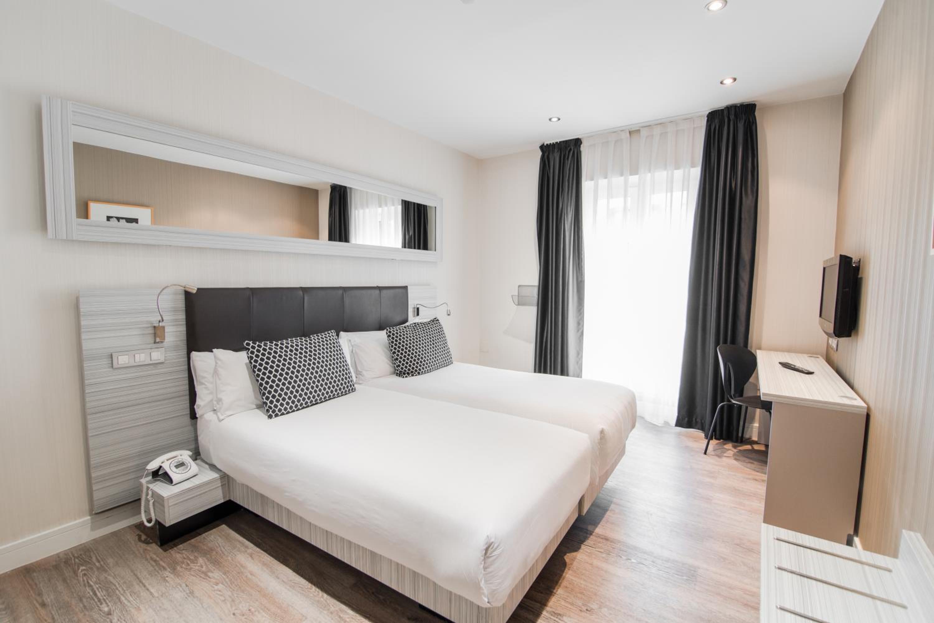Double or Twin Room (1-2 Adults) - Photo 5