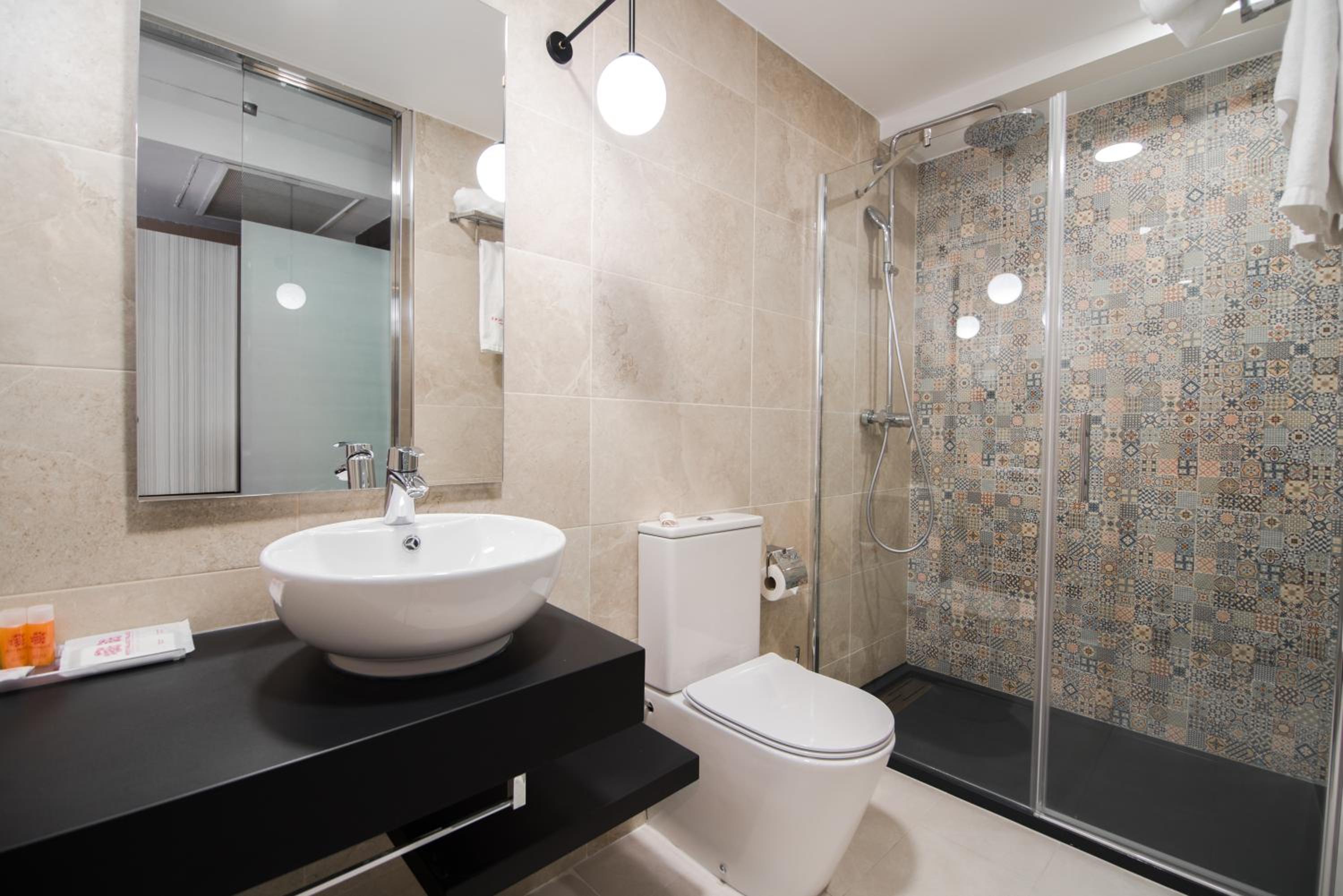 Quadruple Room (4 Adults) - Photo 4