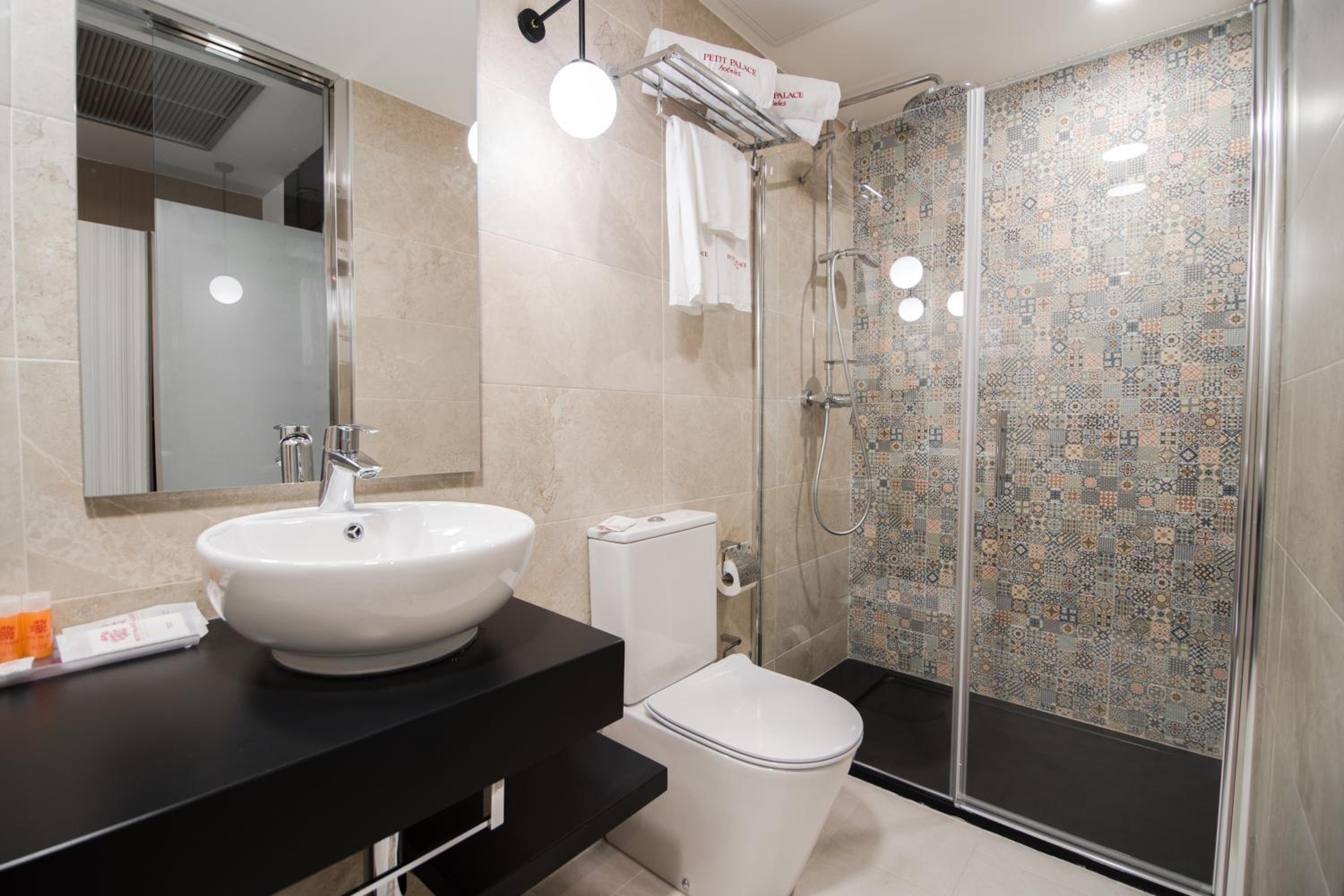 Deluxe Room with Terrace (4 Adults) - Photo 10