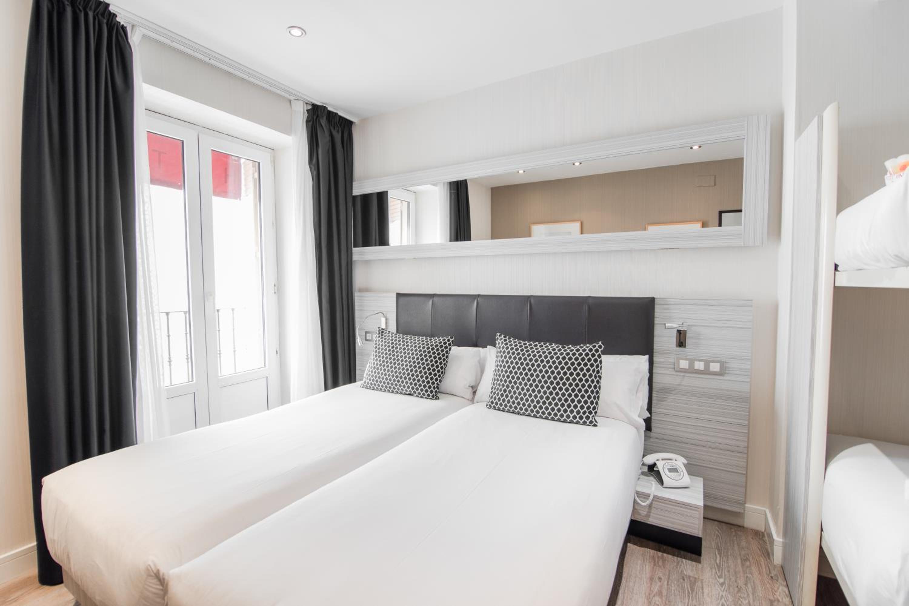 Quadruple Room (4 Adults) - Photo 6
