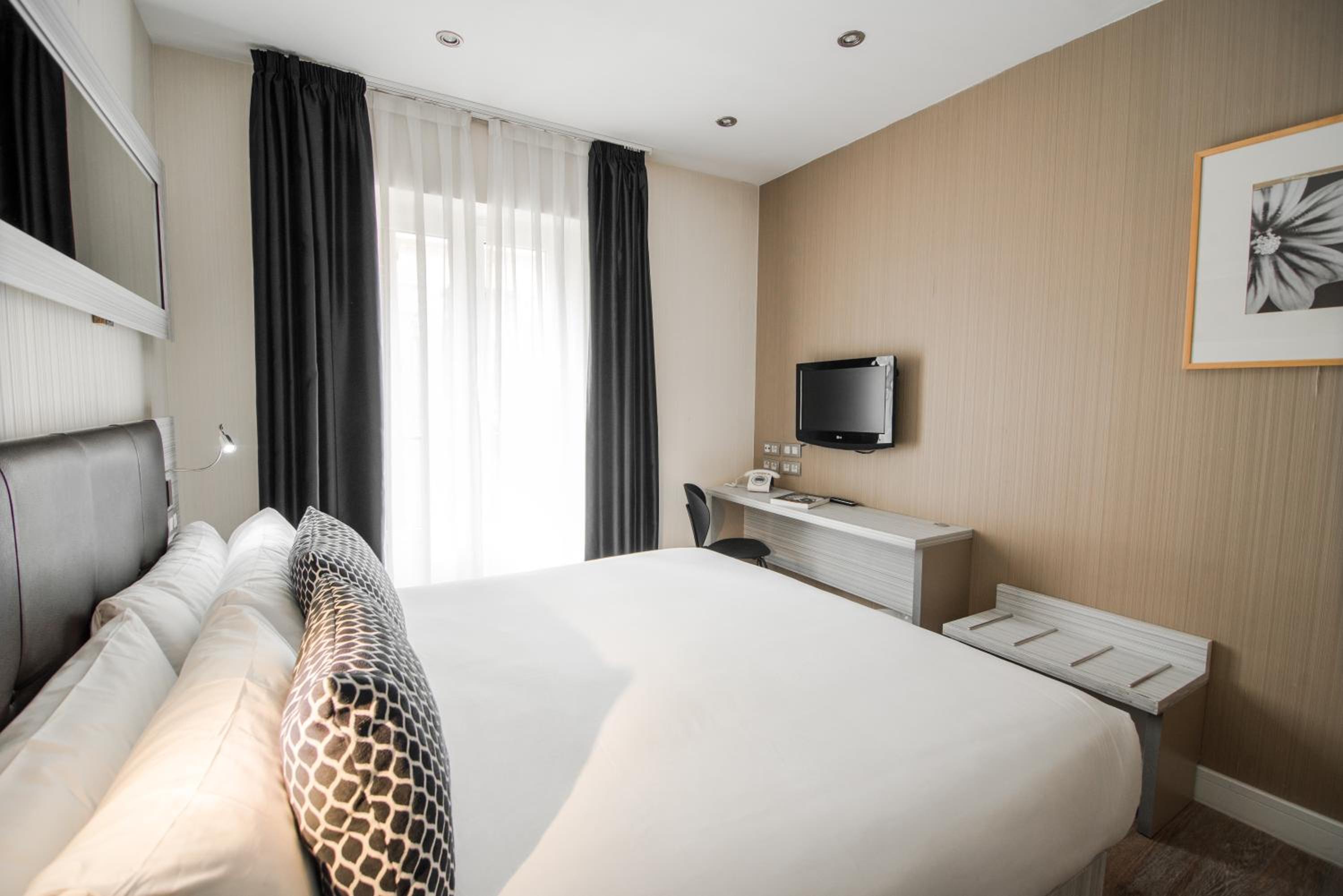 Double or Twin Room (1-2 Adults) - Photo 6
