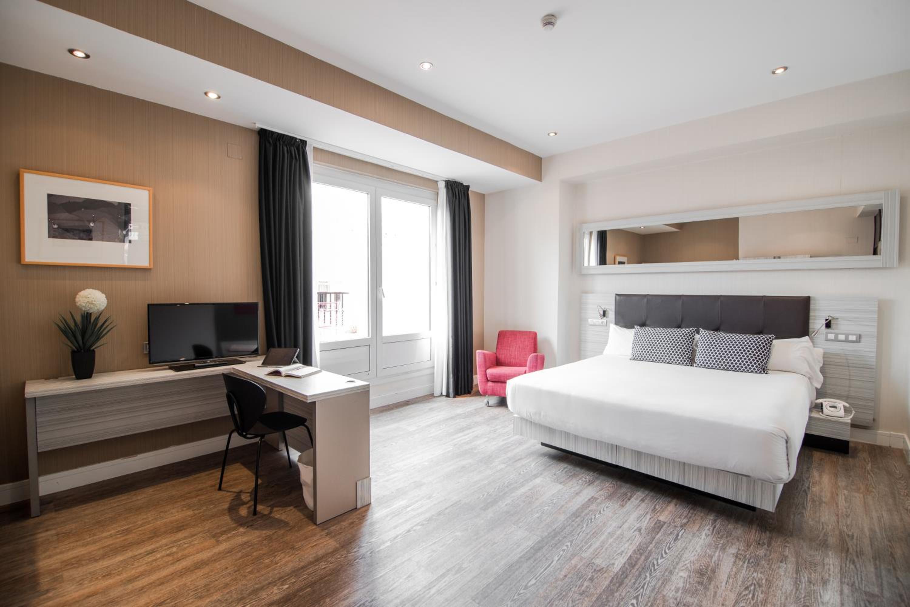 Deluxe Room with Terrace (4 Adults) - Photo 1