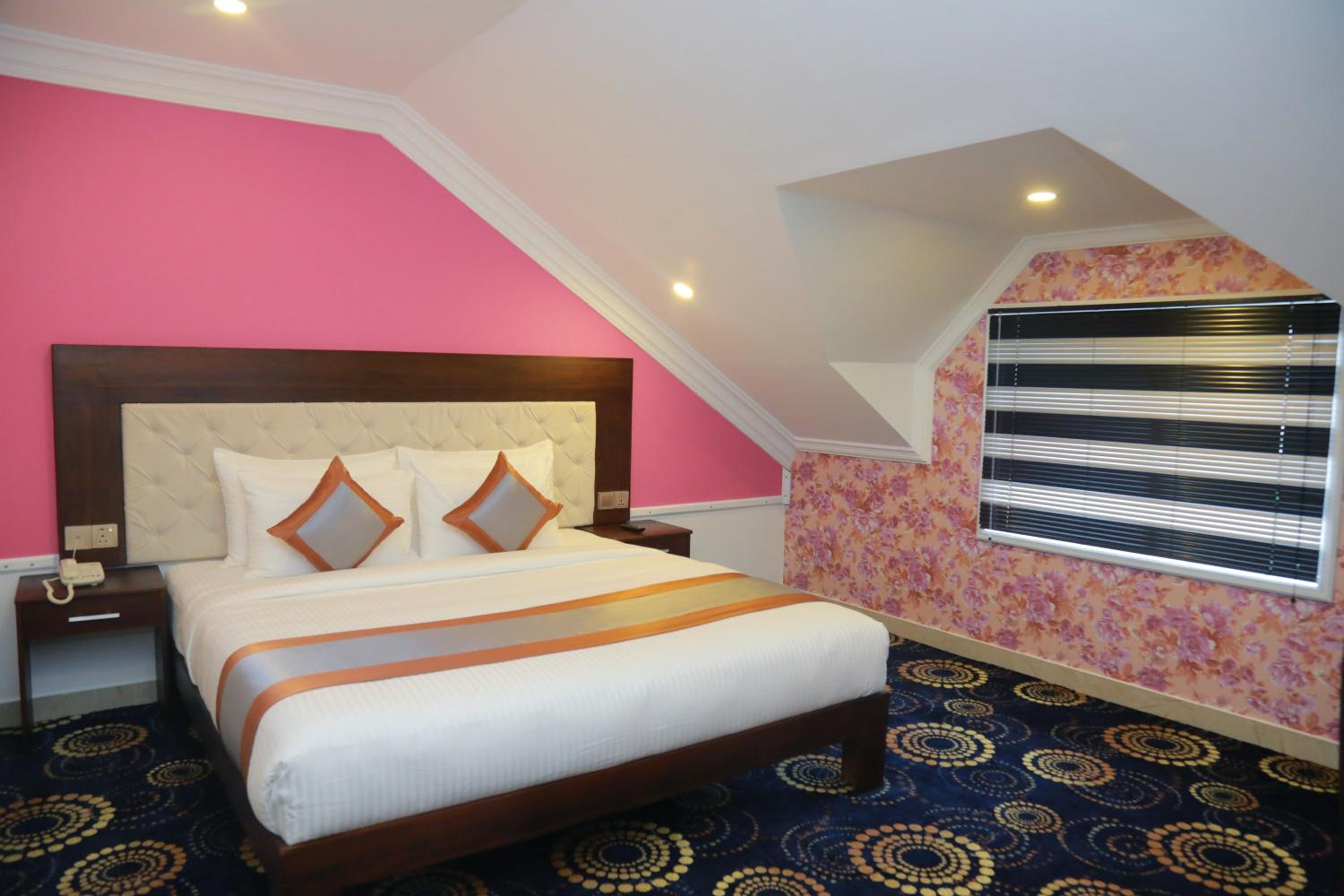 Deluxe Double Room with Window and Attic Style photo 1