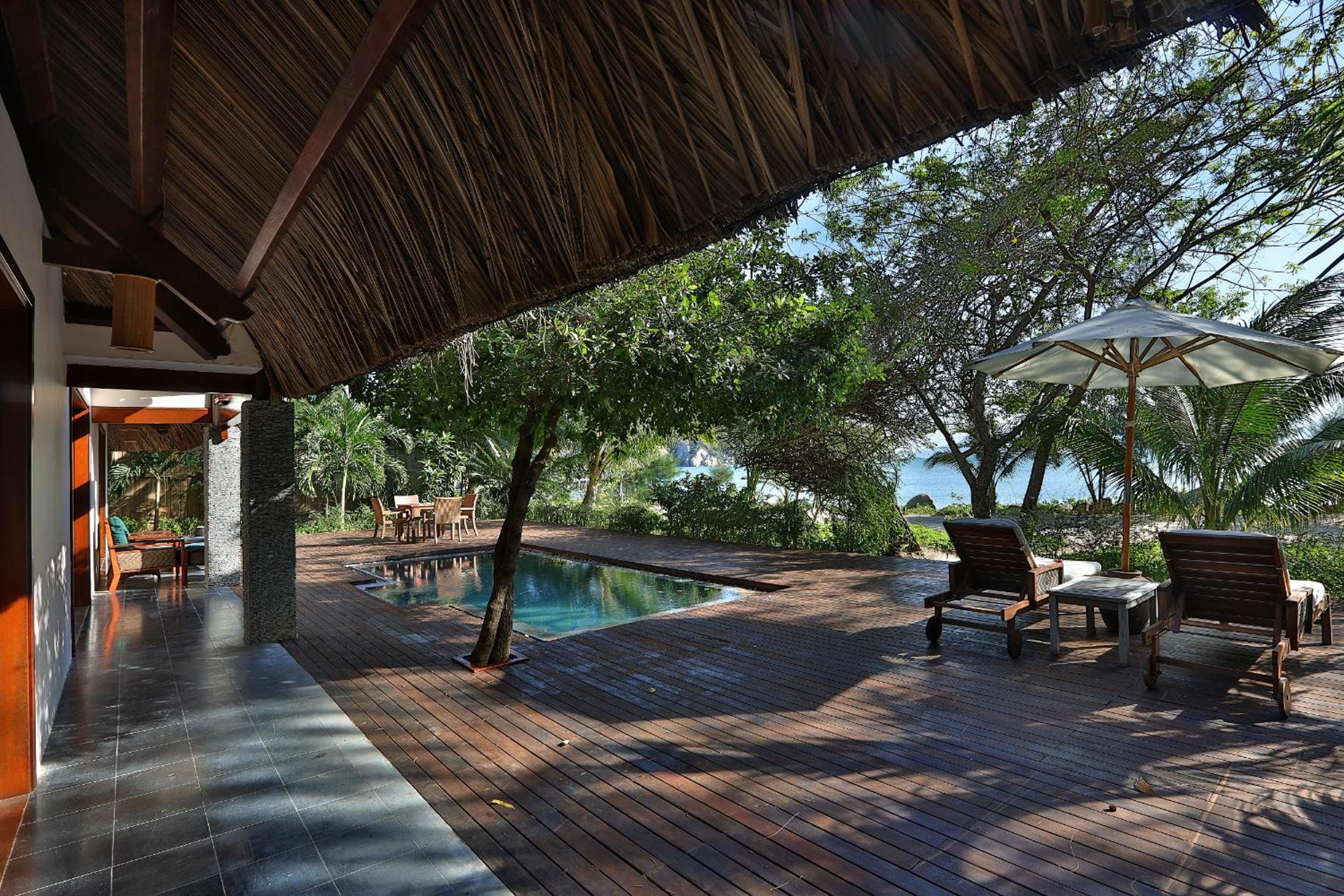 Two-Bedroom Beachfront Villa with Pool - Photo 16