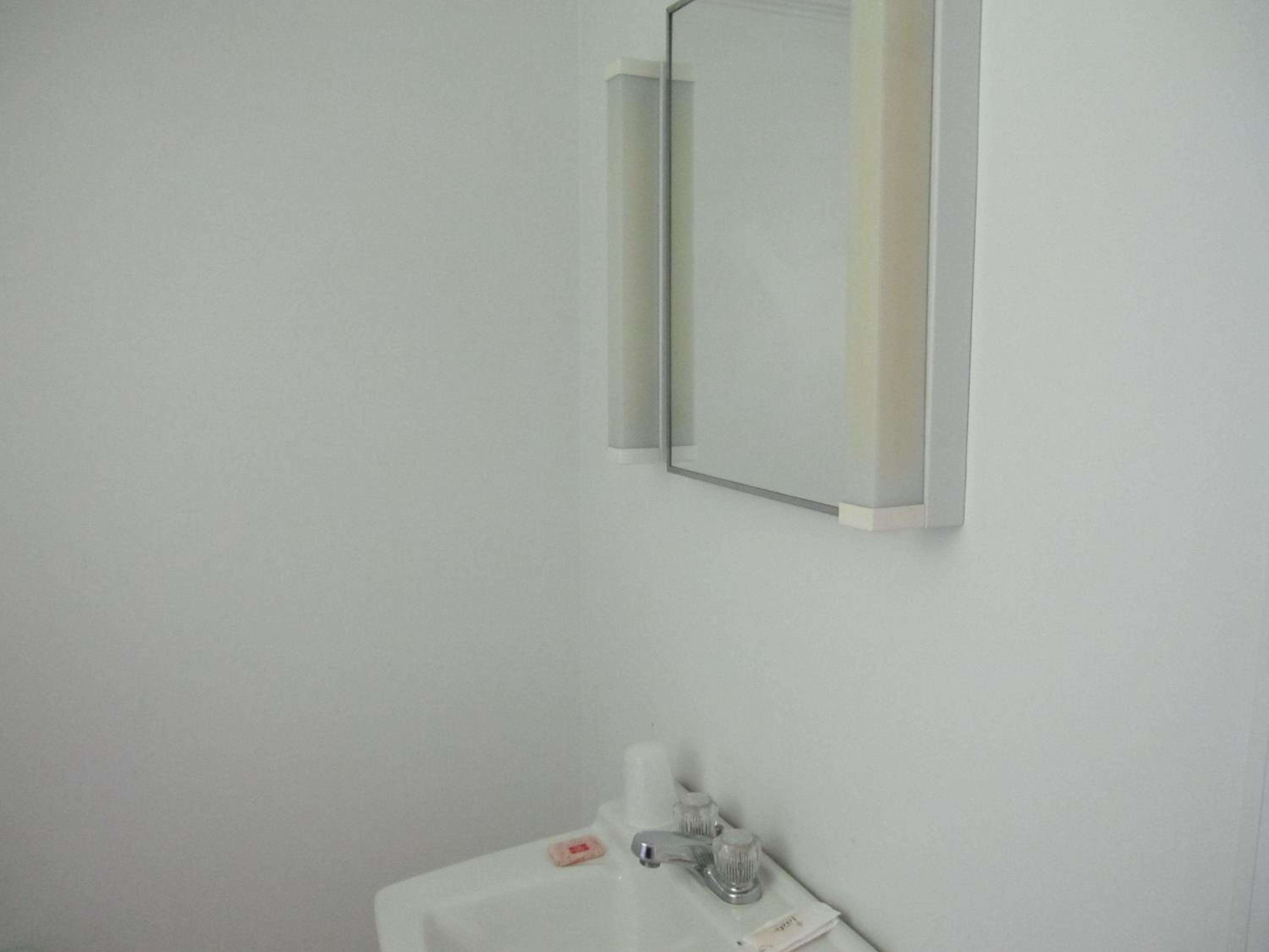Queen Room - Non-Smoking - Photo 3