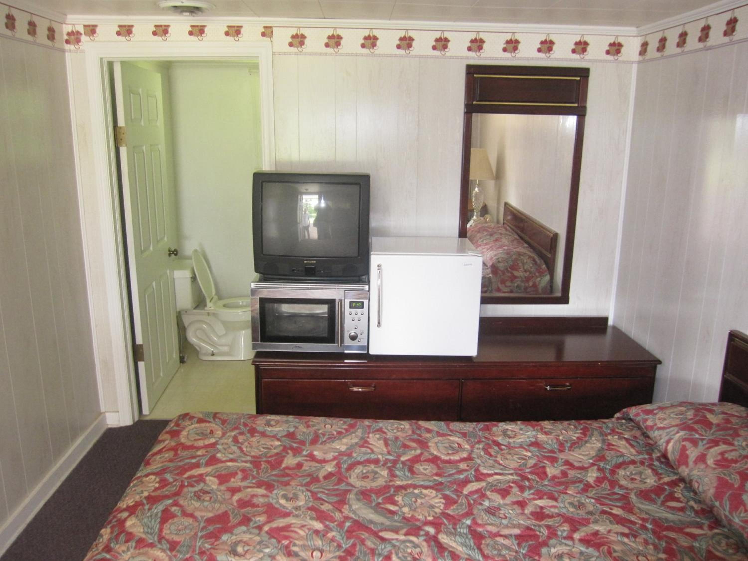 Queen Room - Non-Smoking - Photo 5