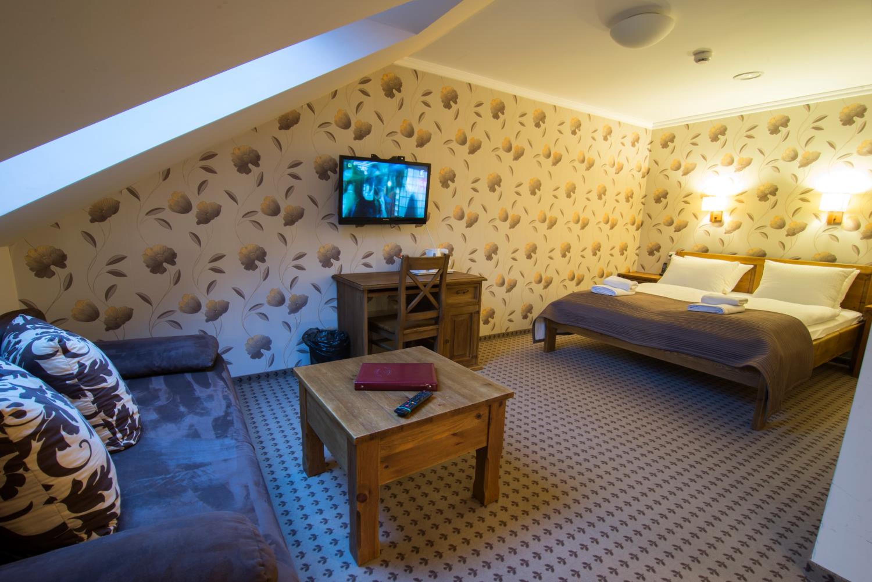 Family Room - Photo 5
