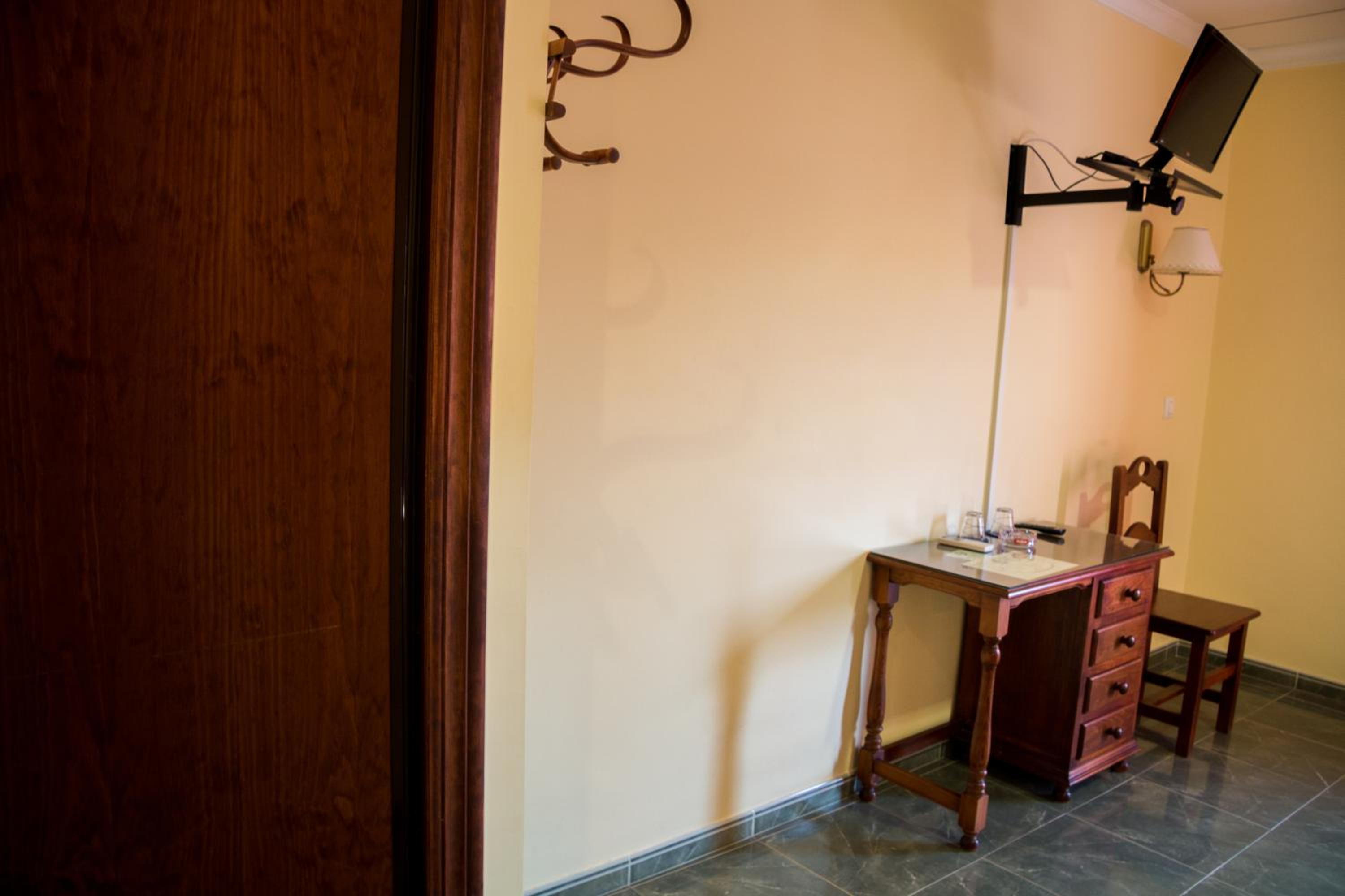Twin Room - Photo 2