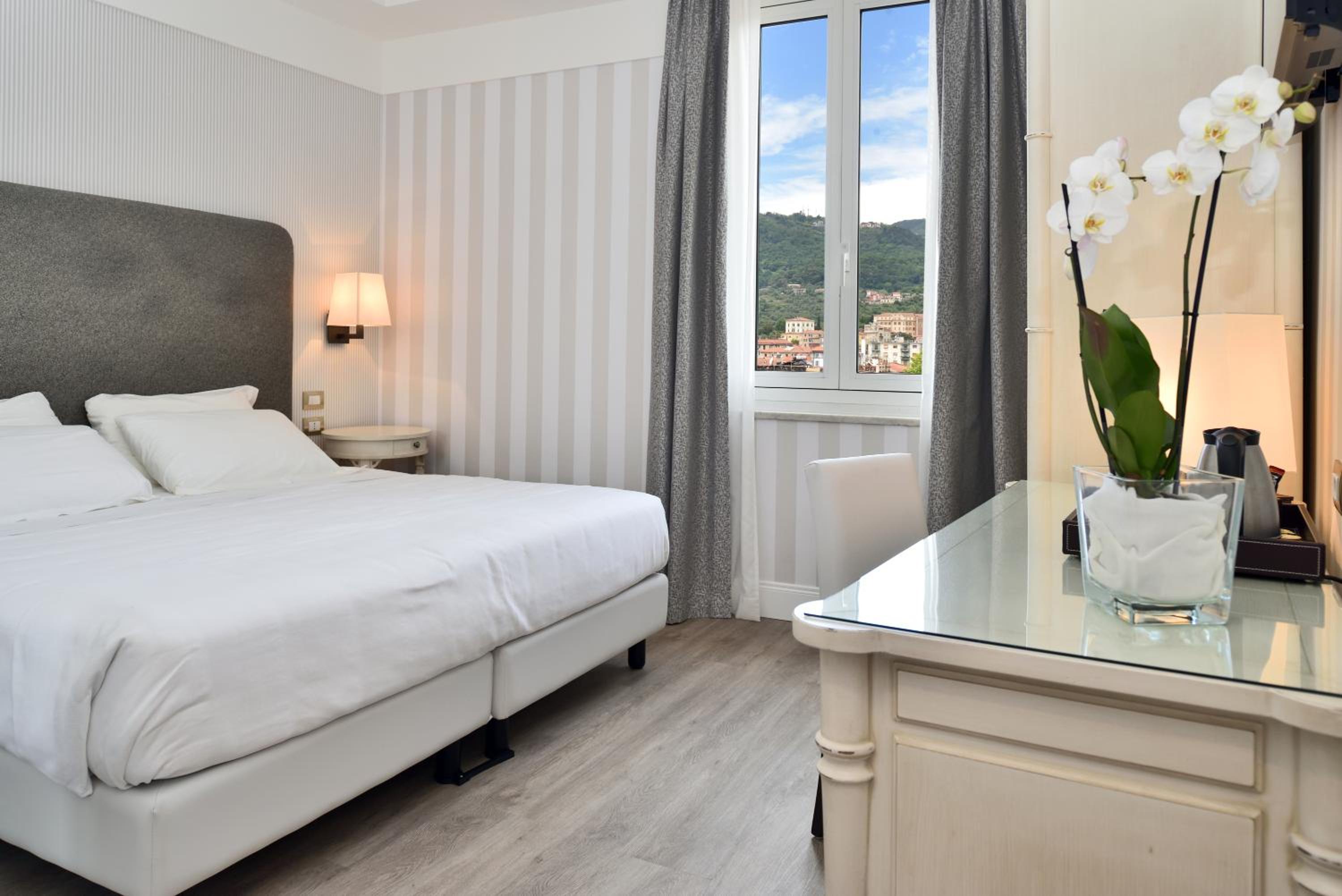 Deluxe Double or Twin Room - Photo 5