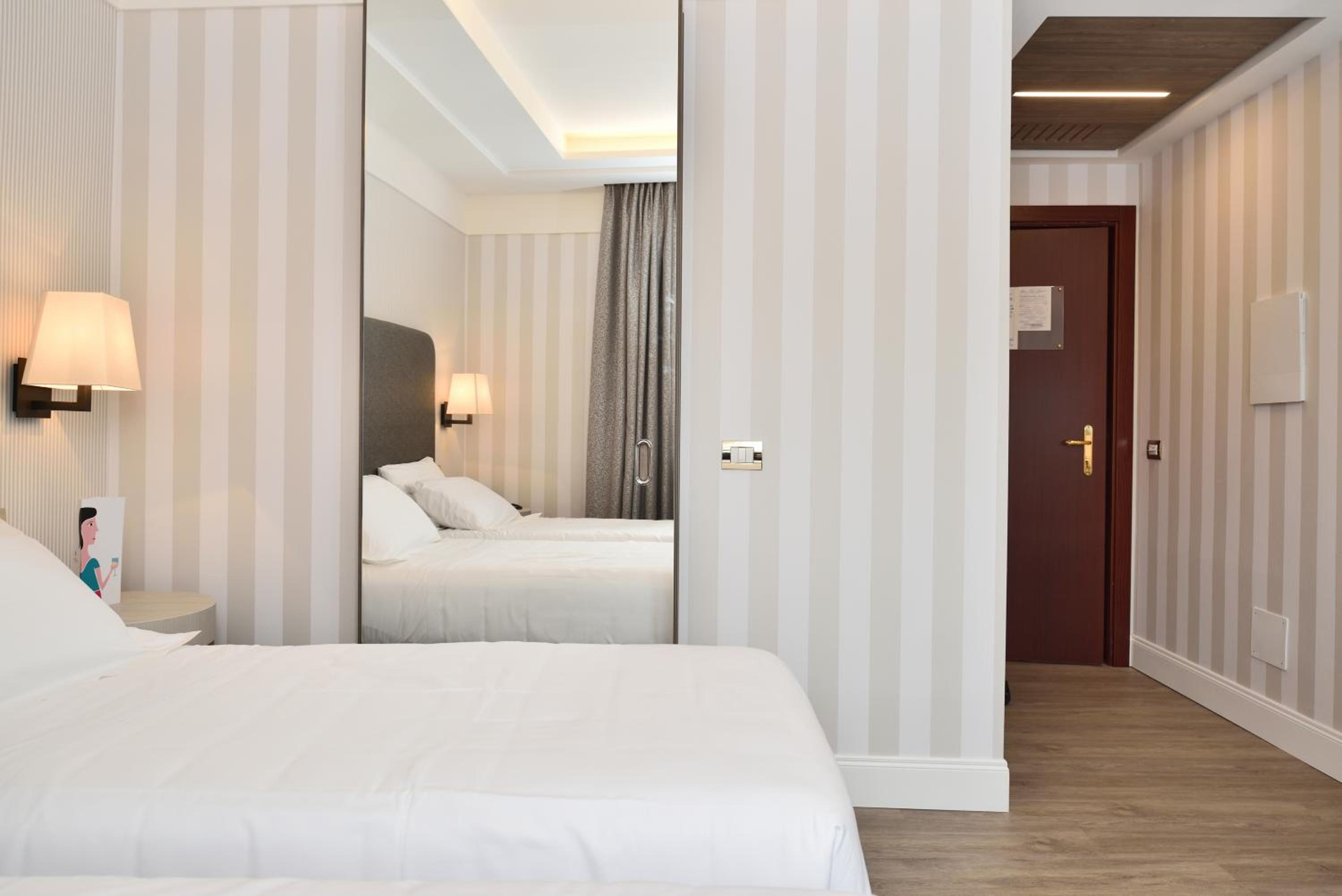 Deluxe Double or Twin Room - Photo 7