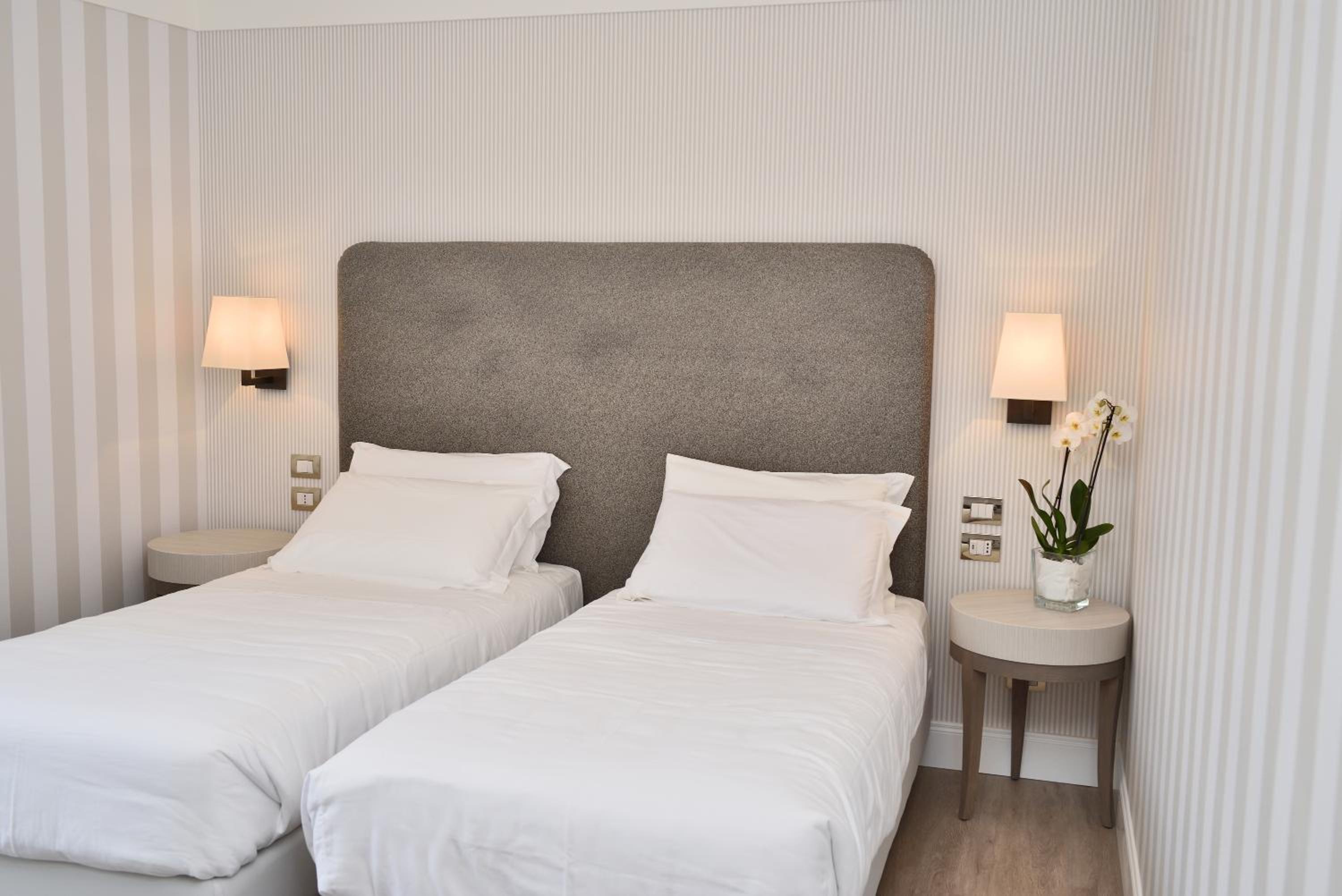 Deluxe Double or Twin Room - Photo 8