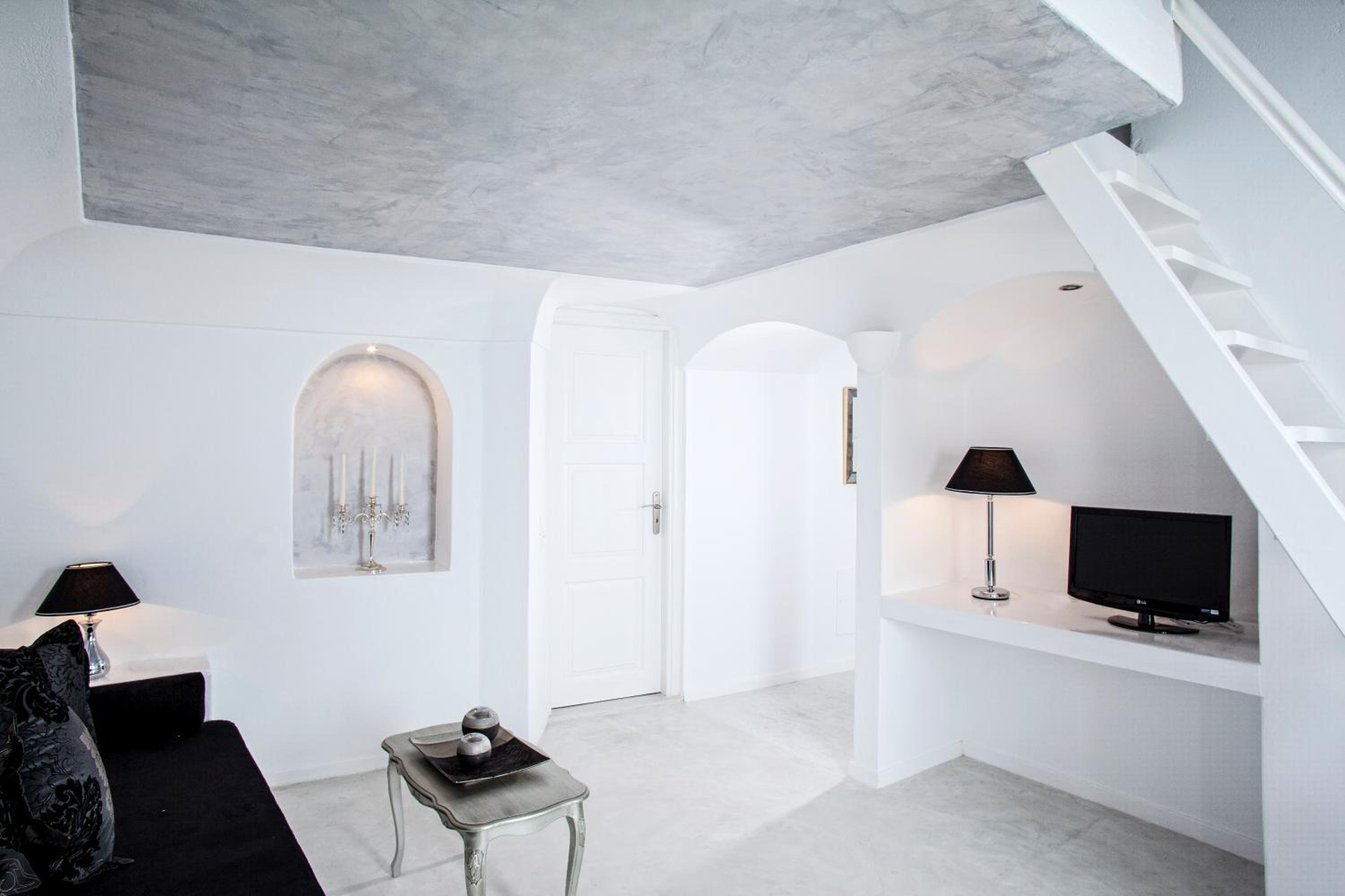 Above Blue Villa - Photo 22