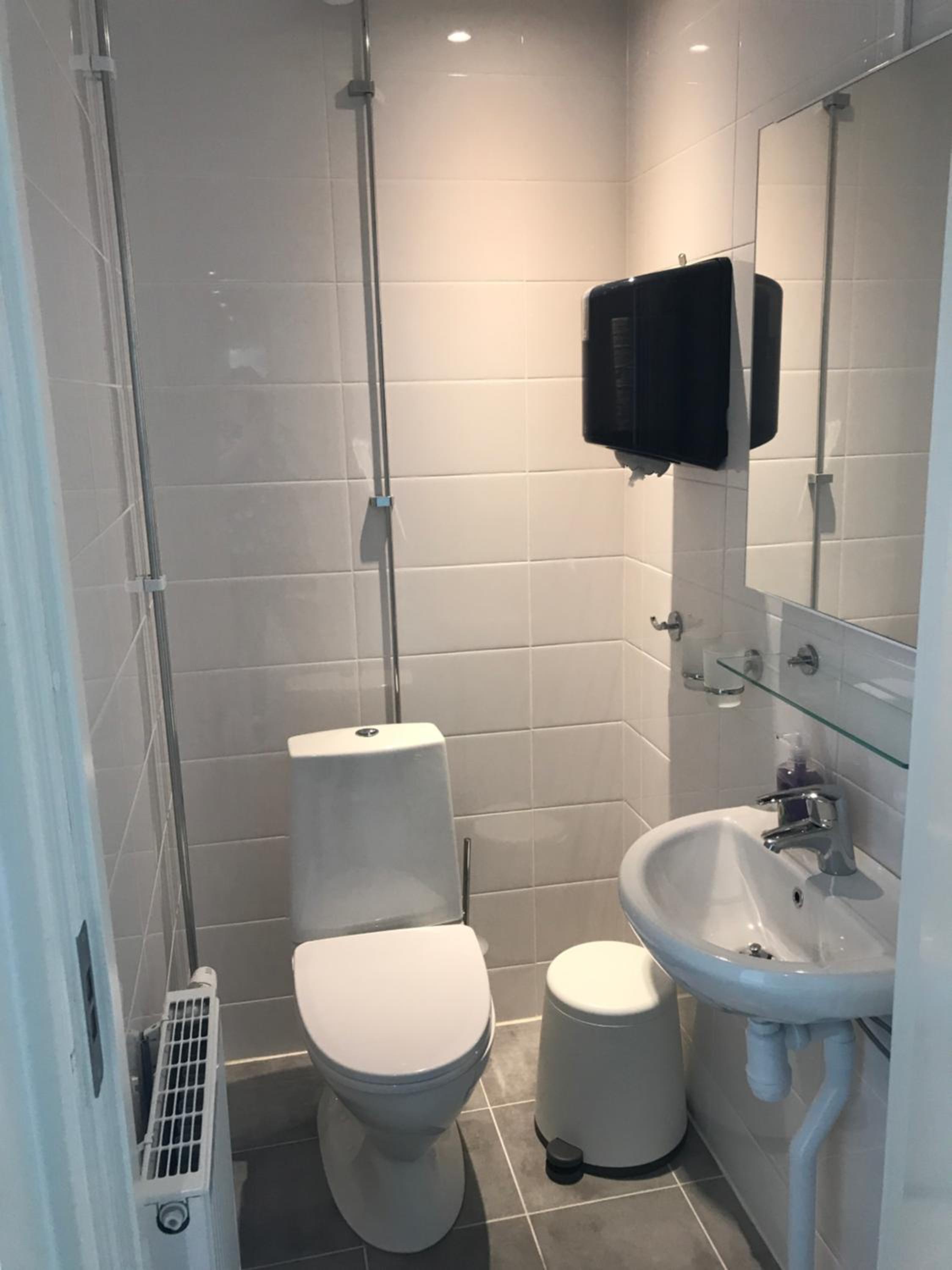 Budget Single Room with Shared Bathroom photo 3