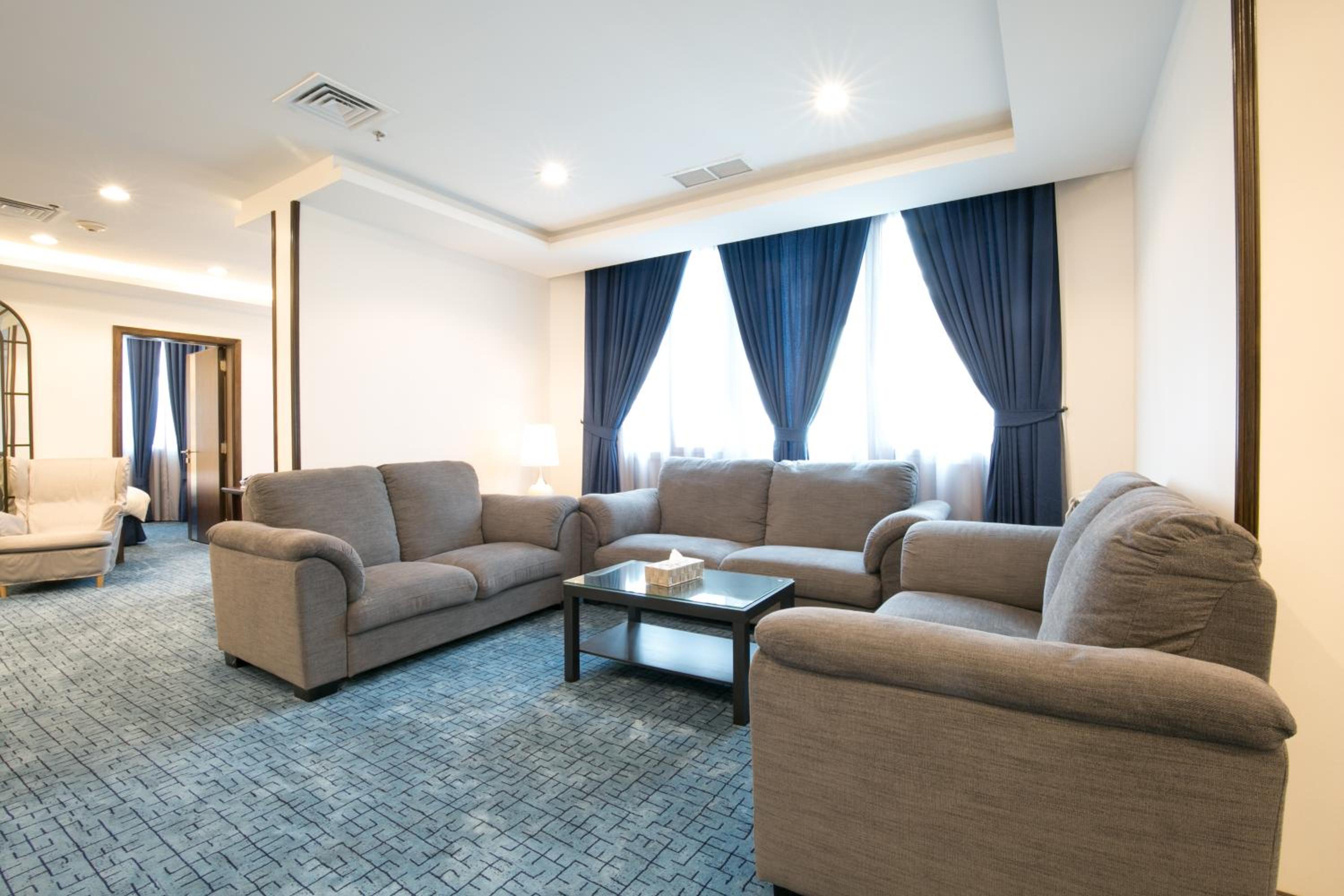 Regent Suite photo 2