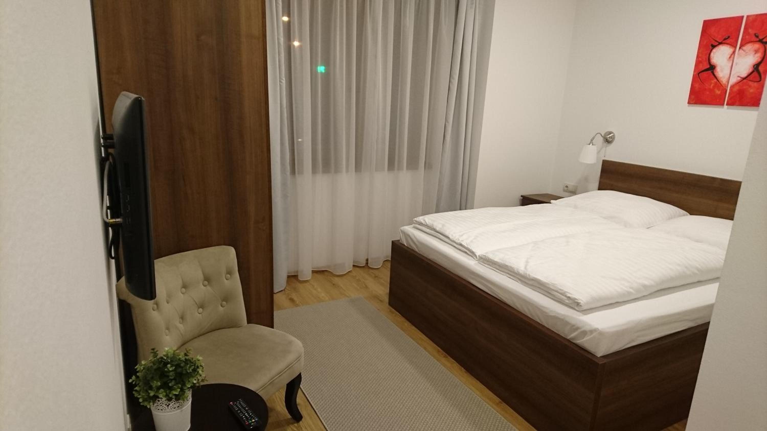 Standard Queen Room photo 1