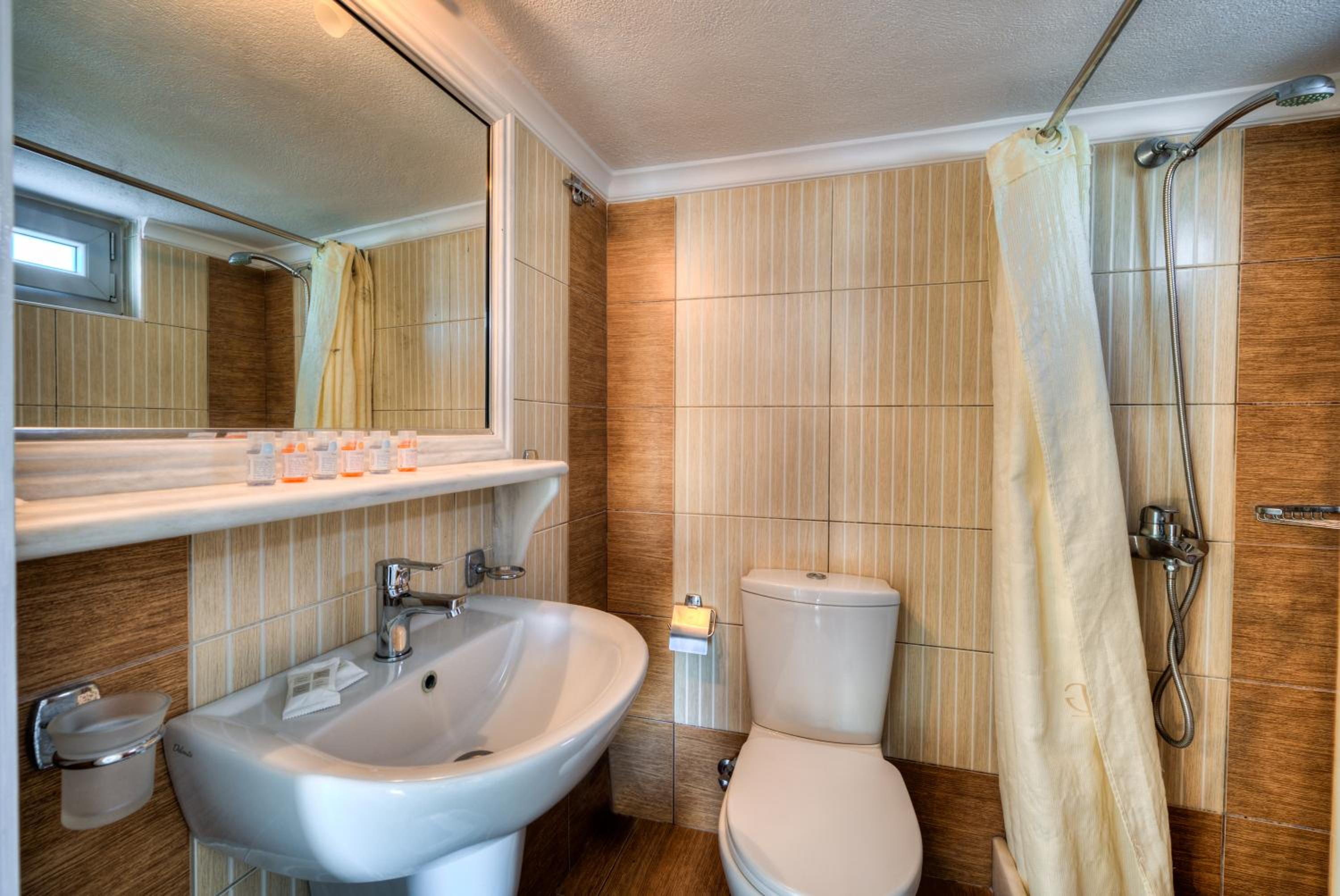 Grand View Maisonette with Outdoor Hot Tub and Caldera View photo 2