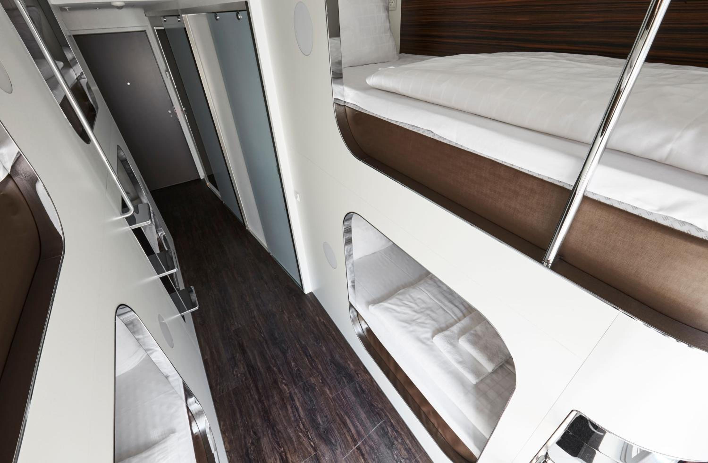 Bed in 6-Bed Female Dormitory Room photo 3