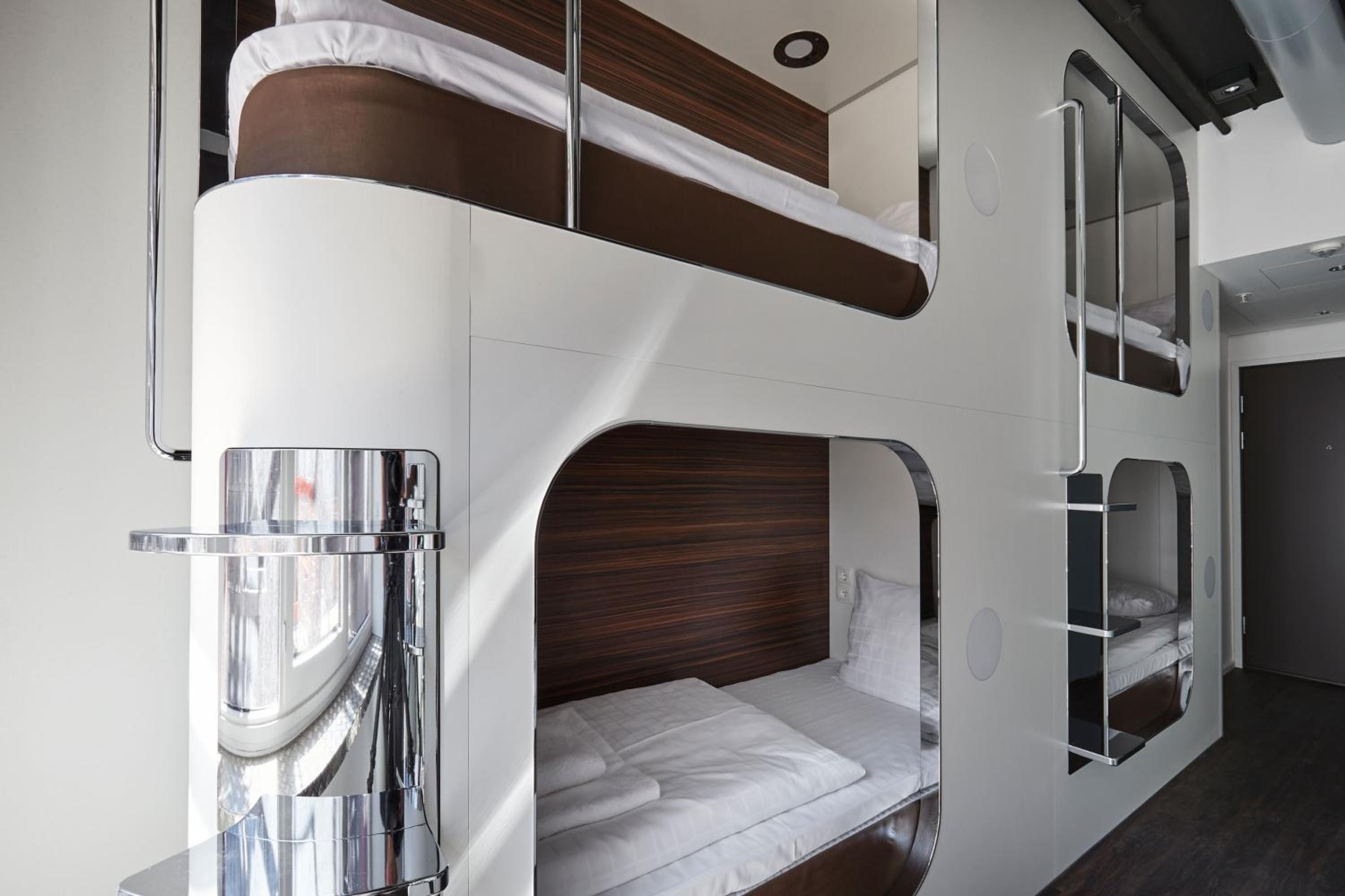 Bed in 6-Bed Female Dormitory Room photo 1