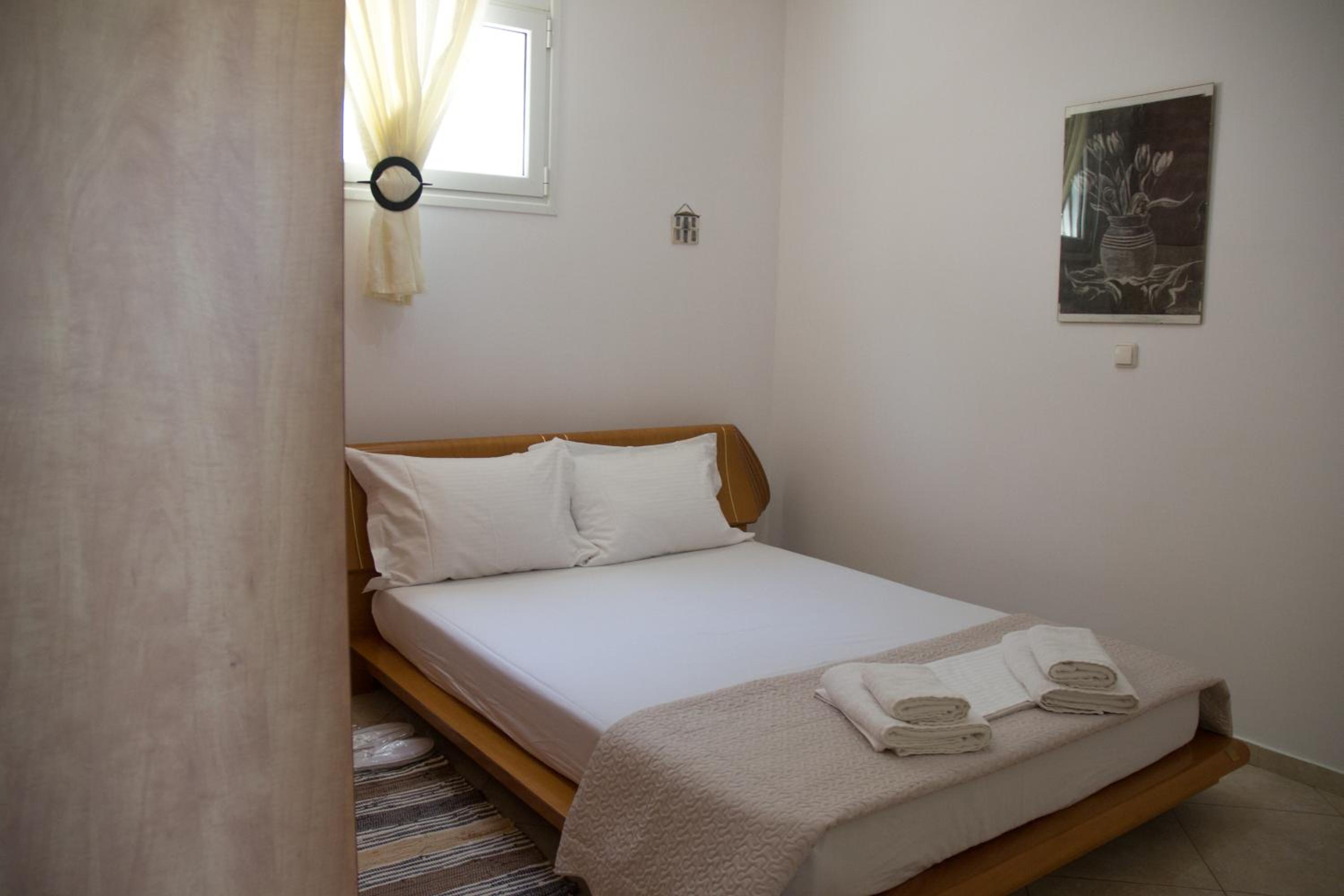 Three-Bedroom House - Photo 3