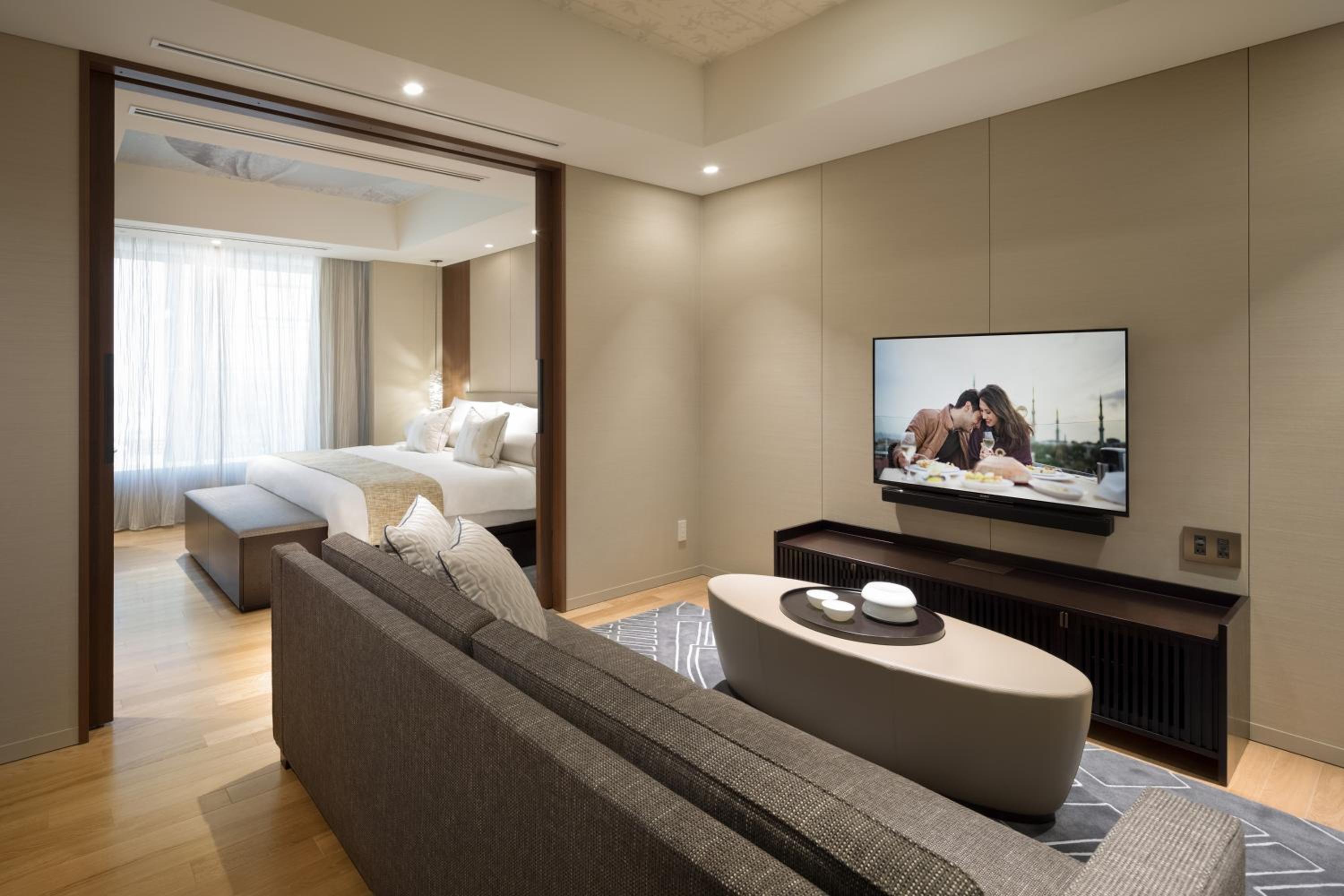Deluxe One-Bedroom Apartment