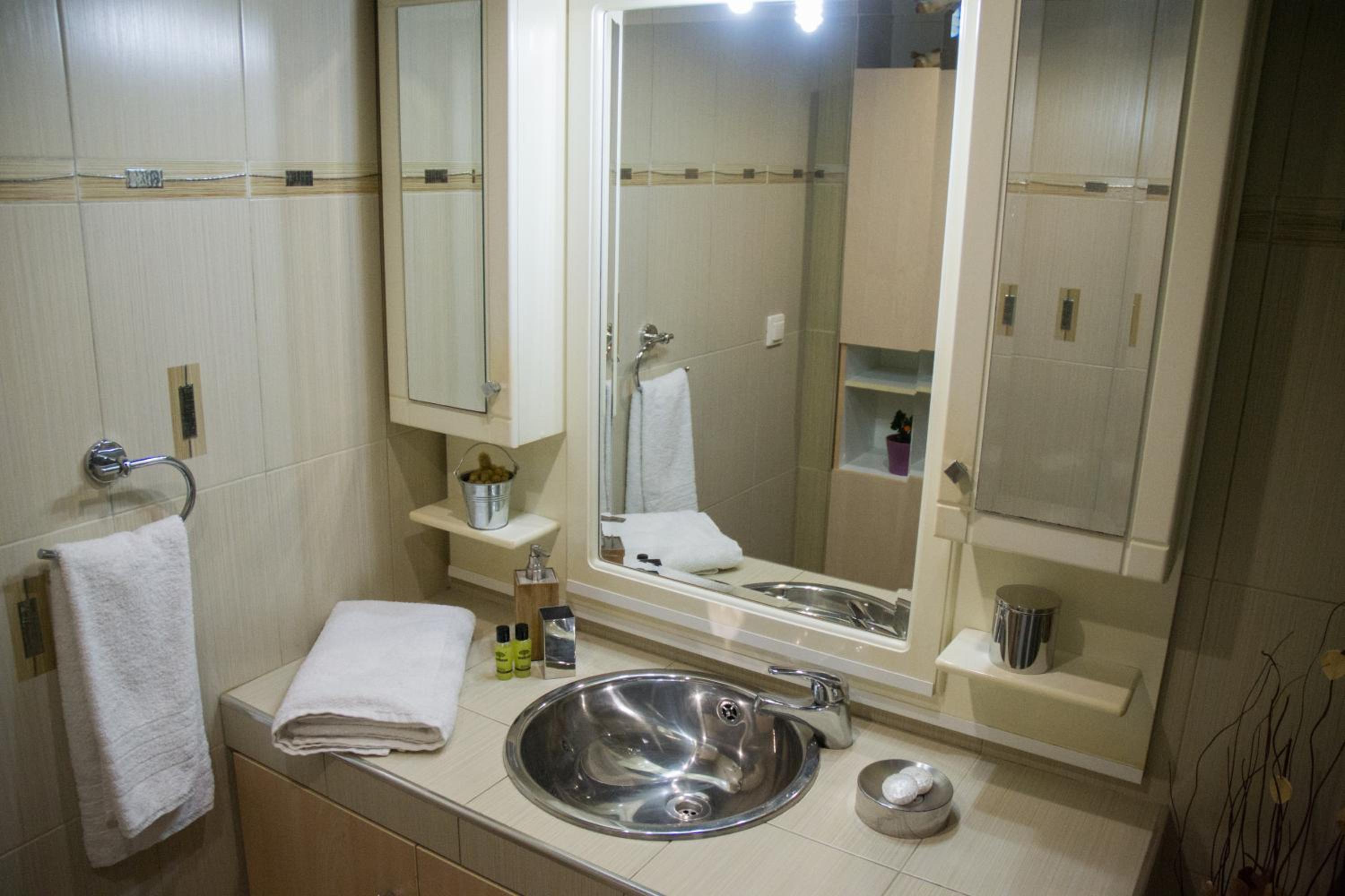 Three-Bedroom House - Photo 4