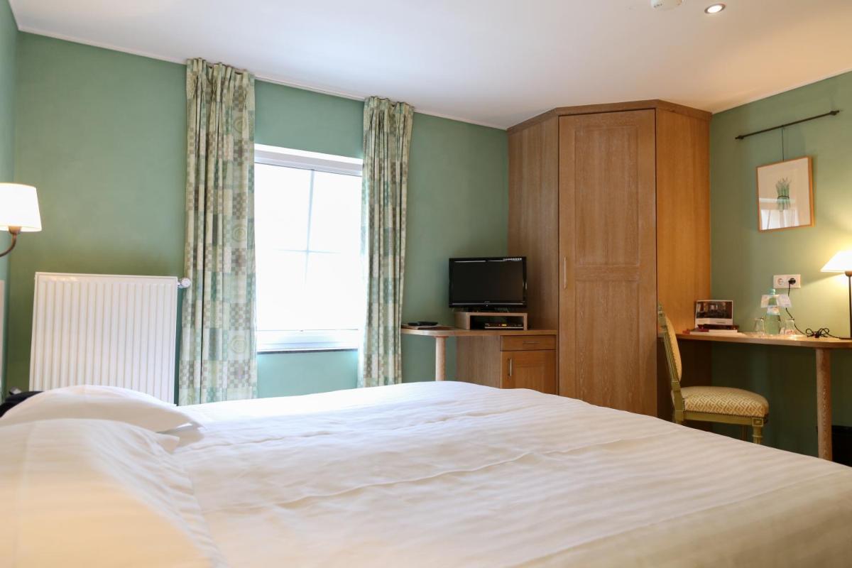 Double Room with Private Bathroom photo 3