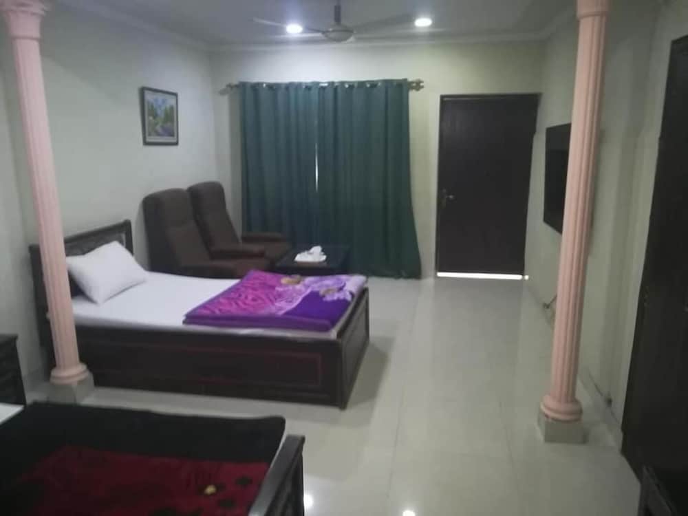 Deluxe Triple Room photo 3