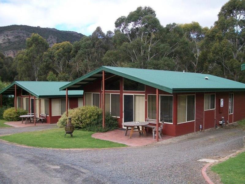 Two-Bedroom Chalet with One Queen Bed and Three Single Beds photo 2
