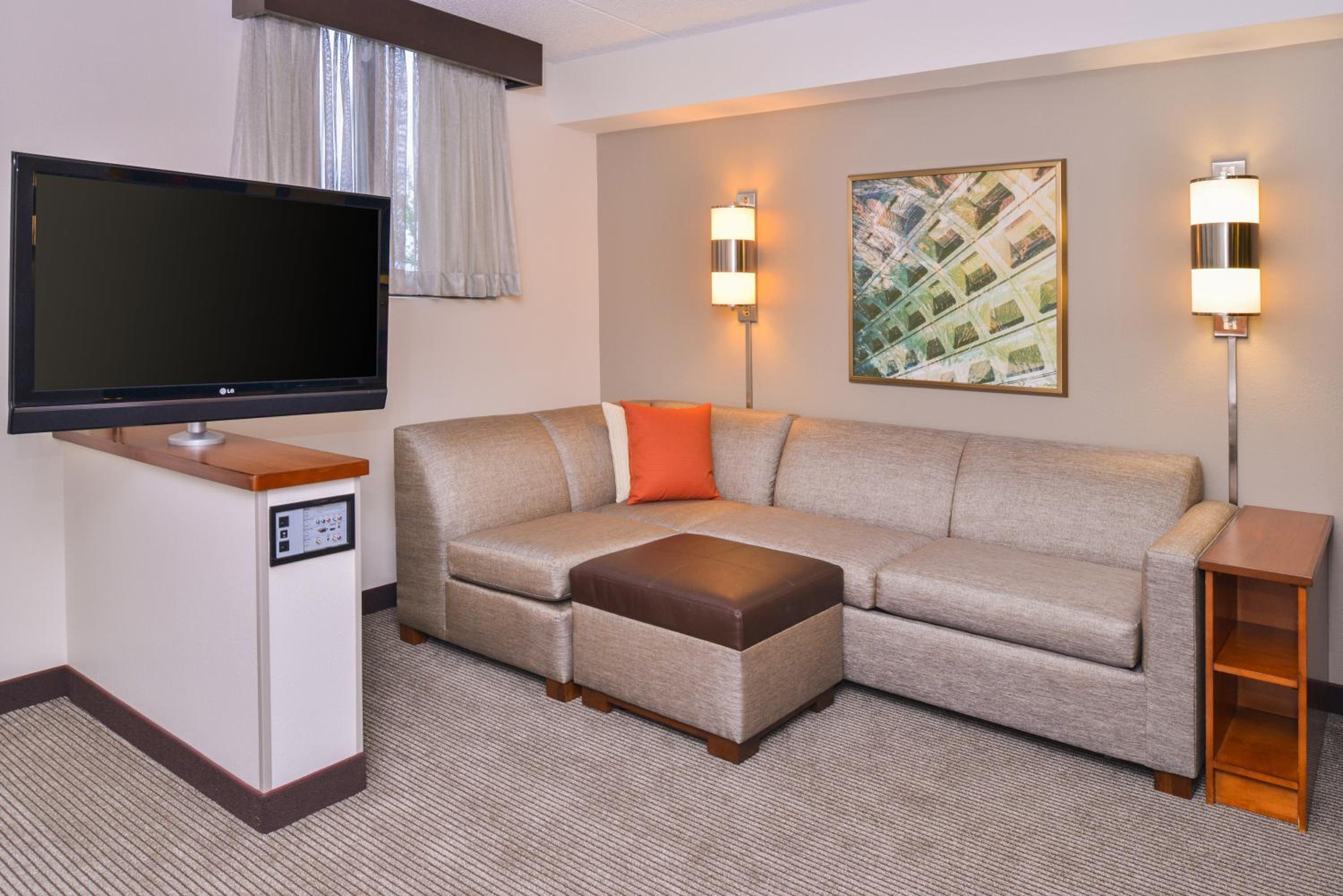King Room with Sofa Bed - High Floor - Photo 5