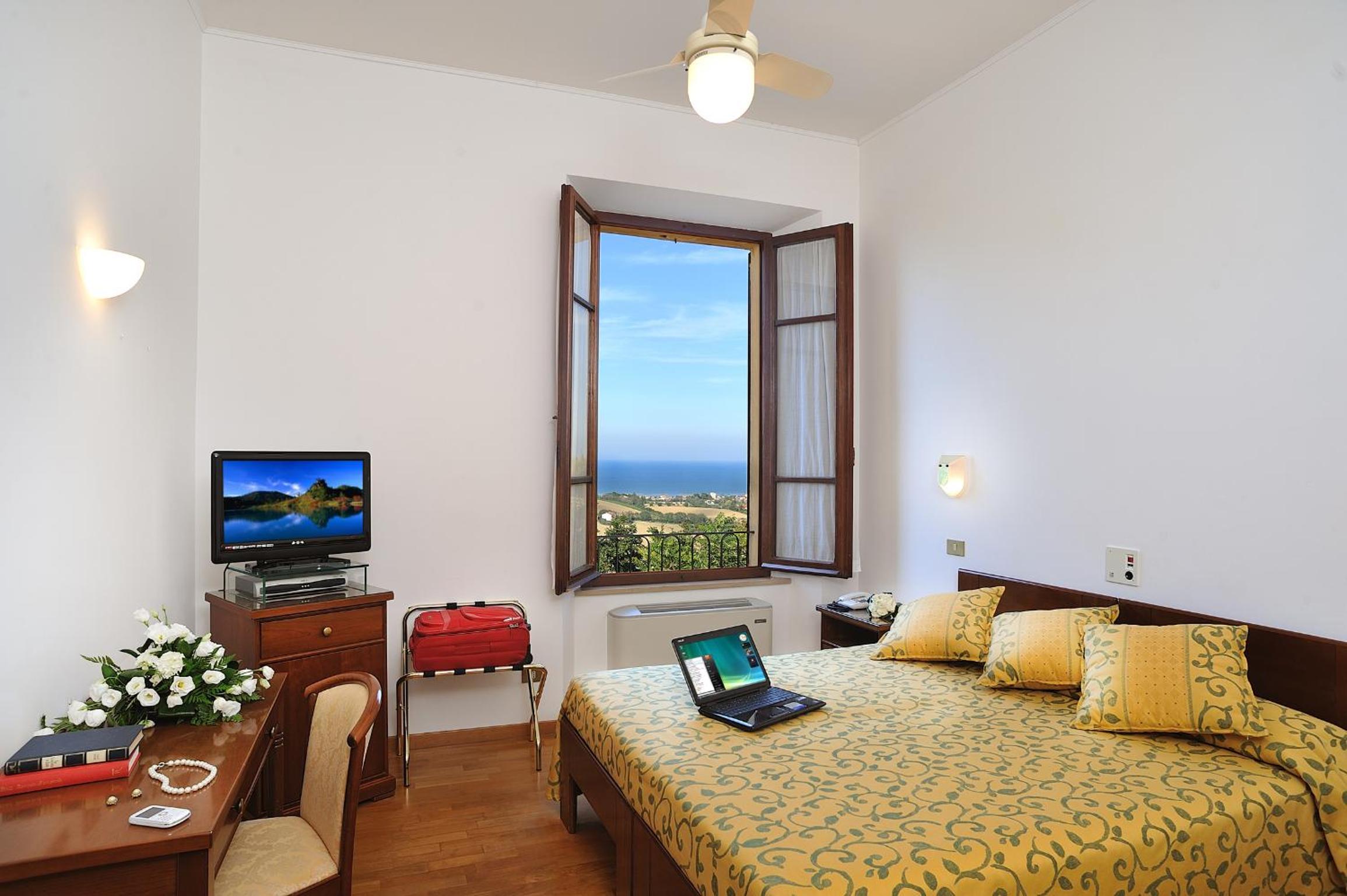 Double or Twin Room with Panoramic View photo 2