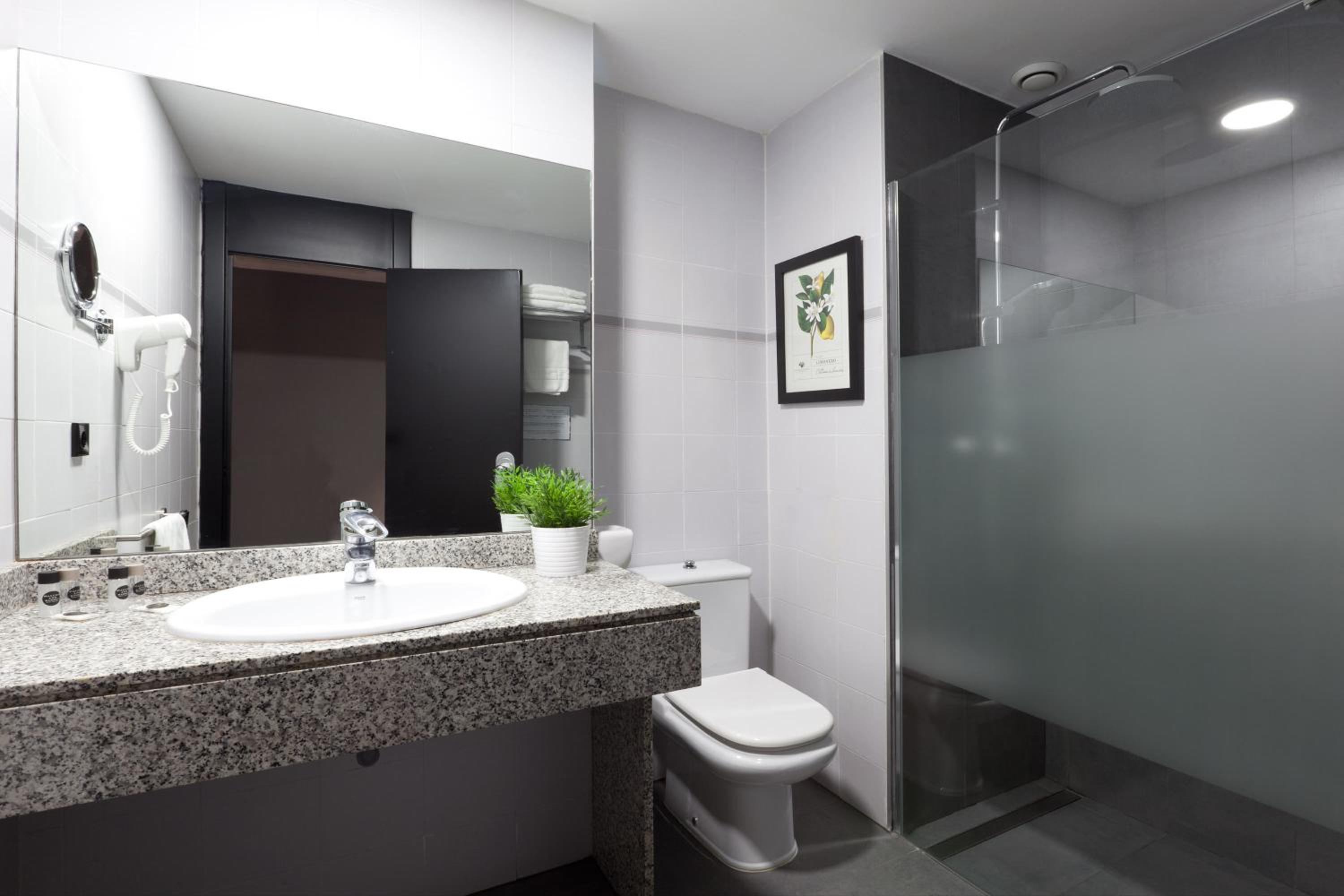 Double Room (1 Adult)
