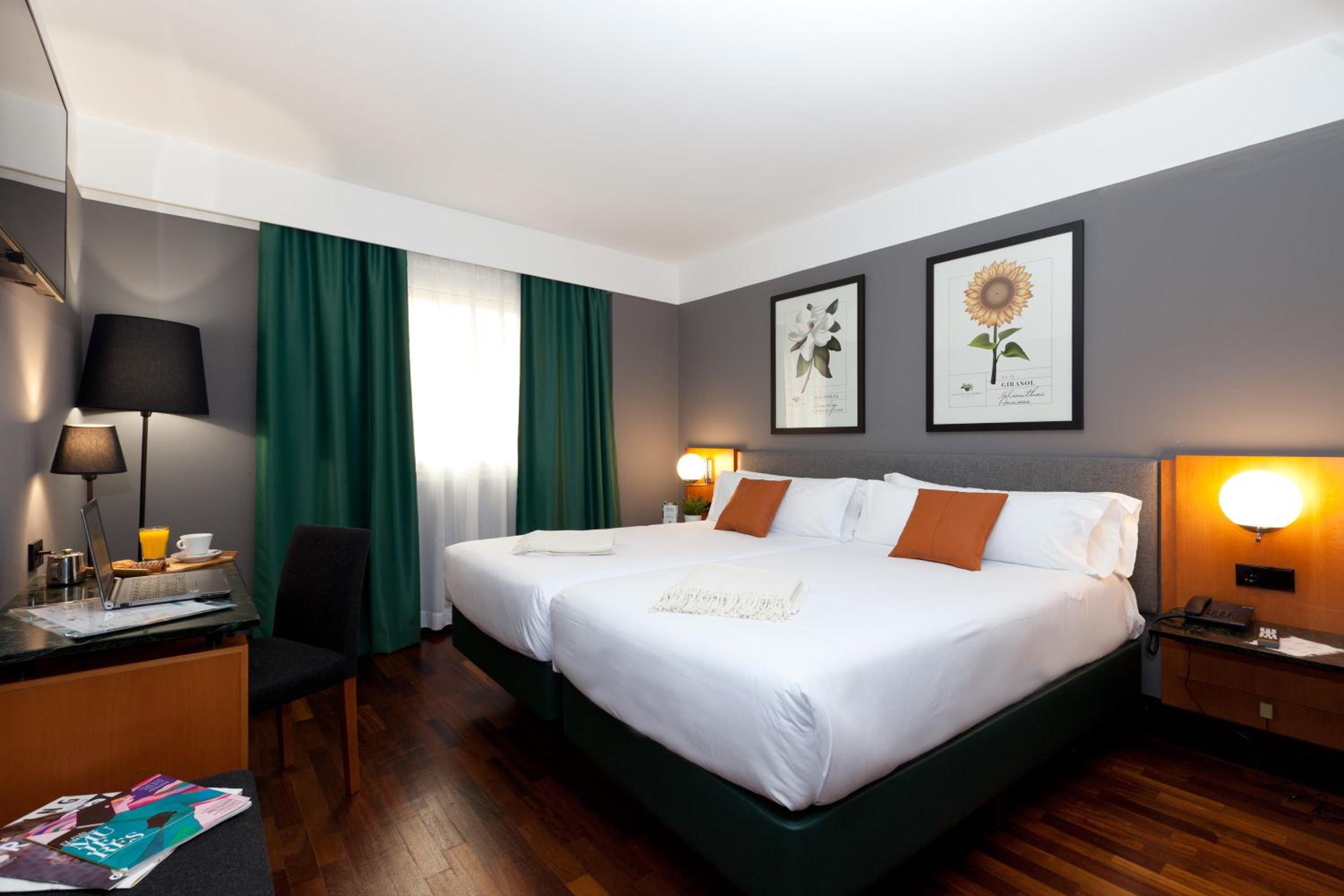 Double Room - Photo 18